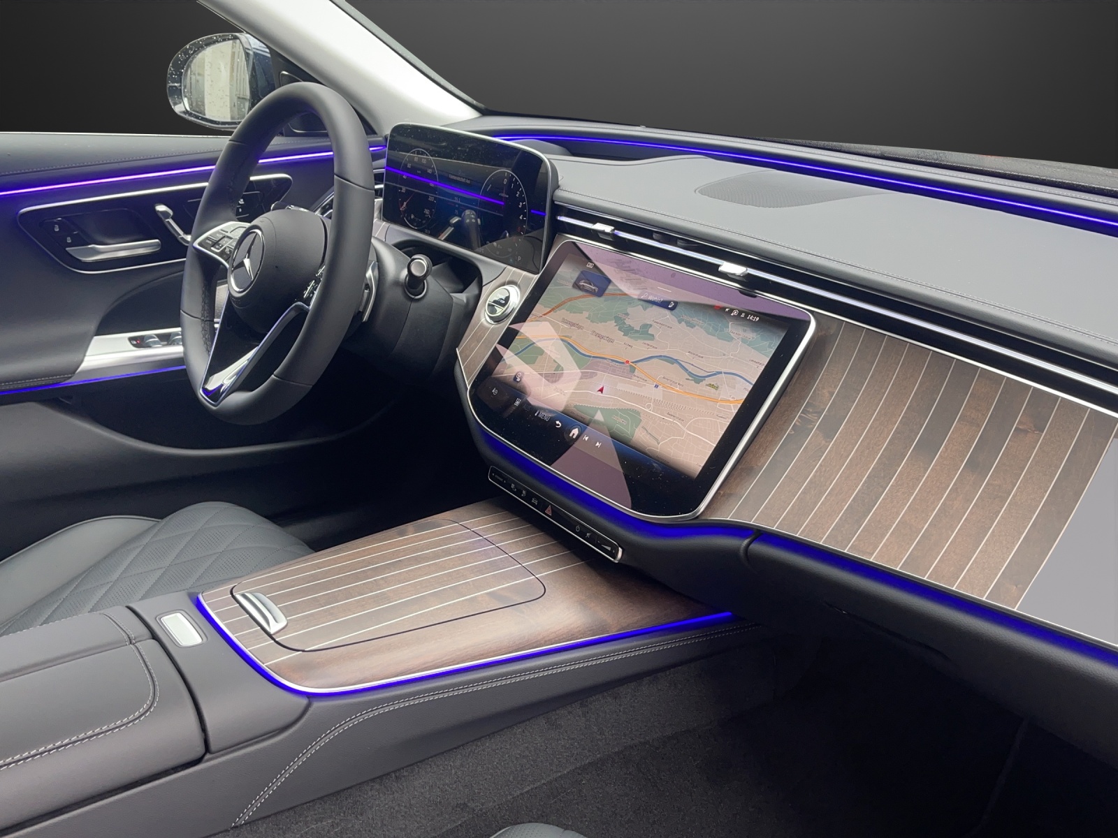 MERCEDES-BENZ E 300 de T 4Matic 9G-Tronic-image-8