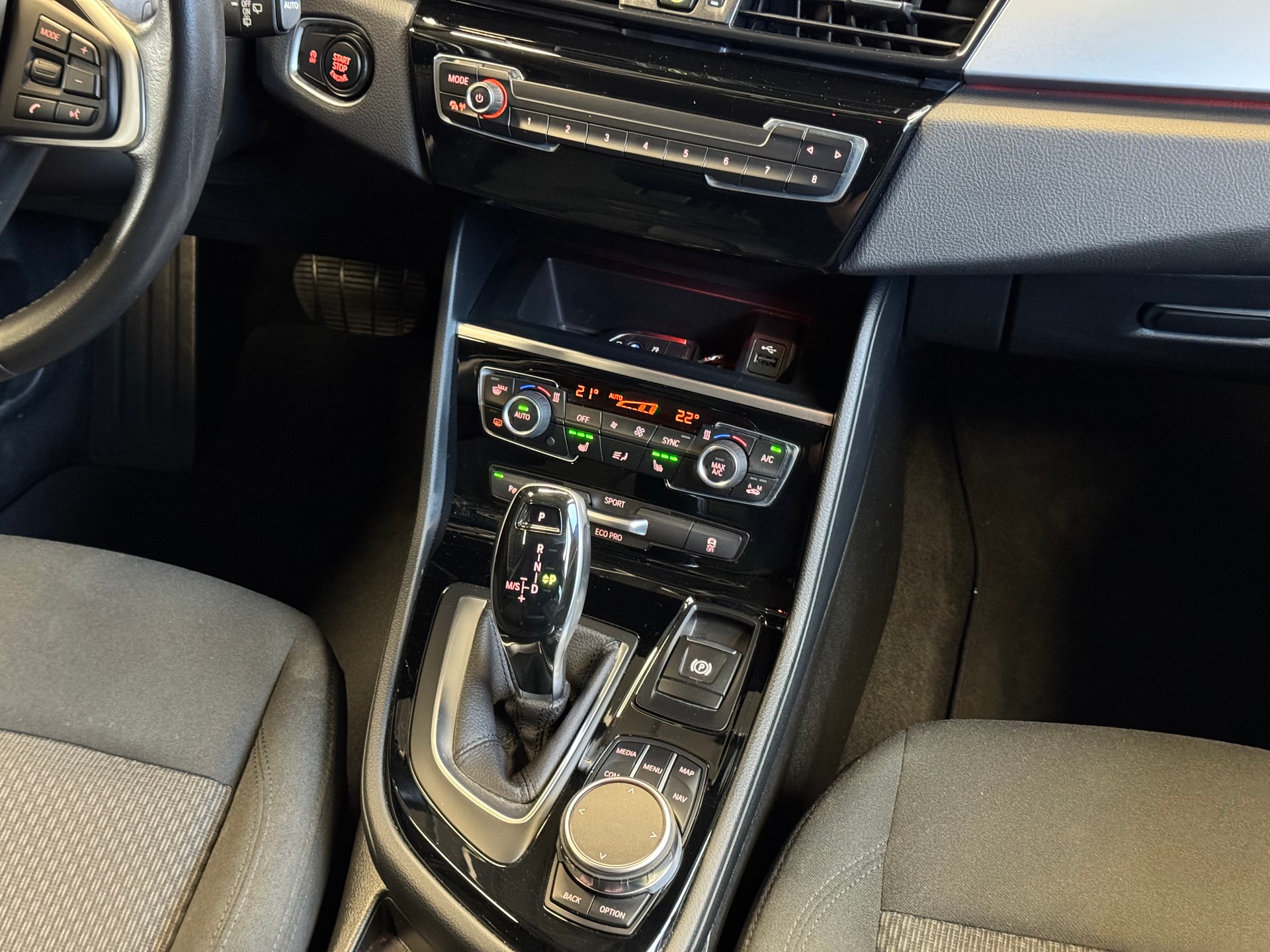 BMW 218i Active Tourer DKG-image-12