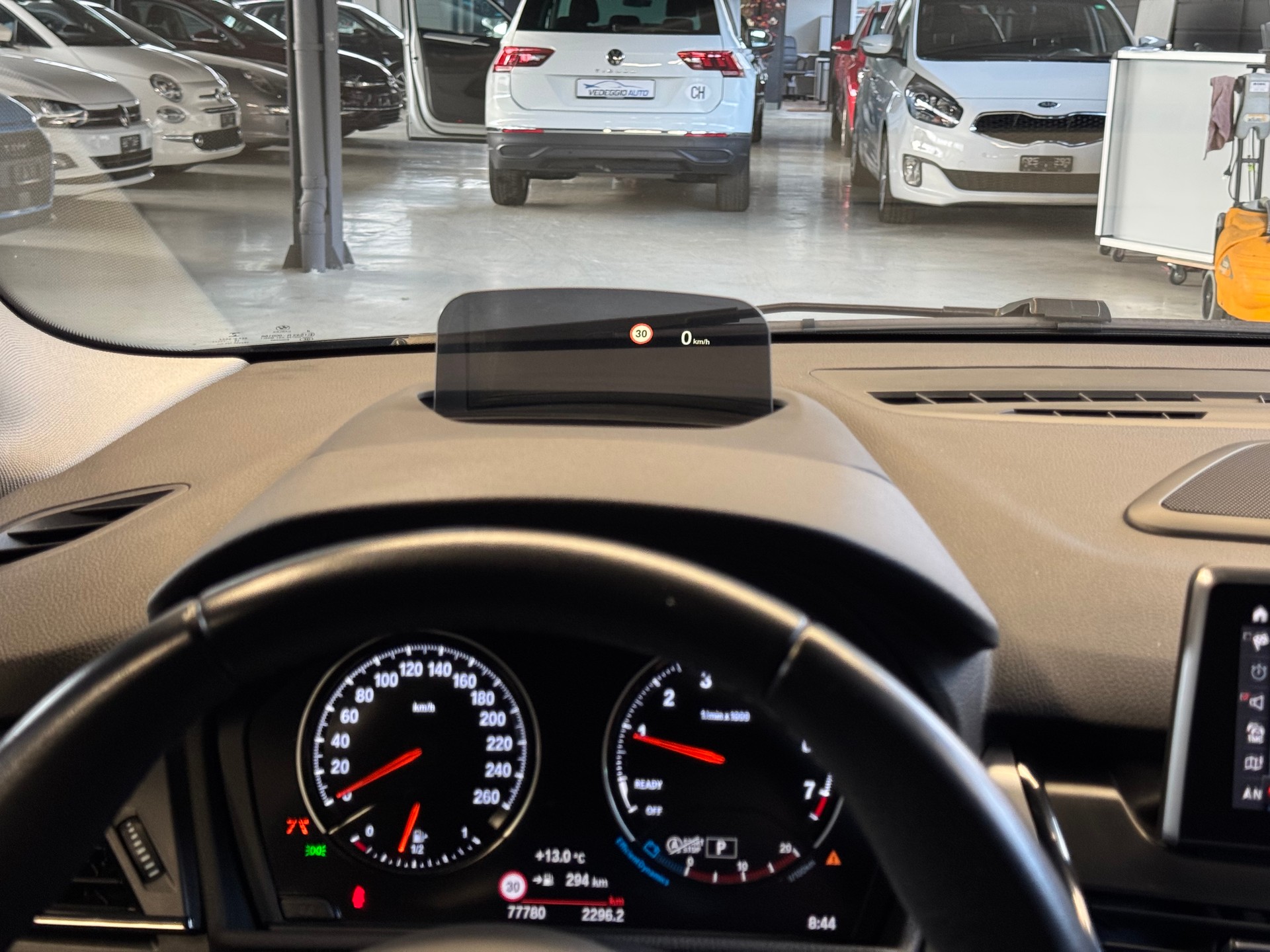 BMW 218i Active Tourer DKG-image-11