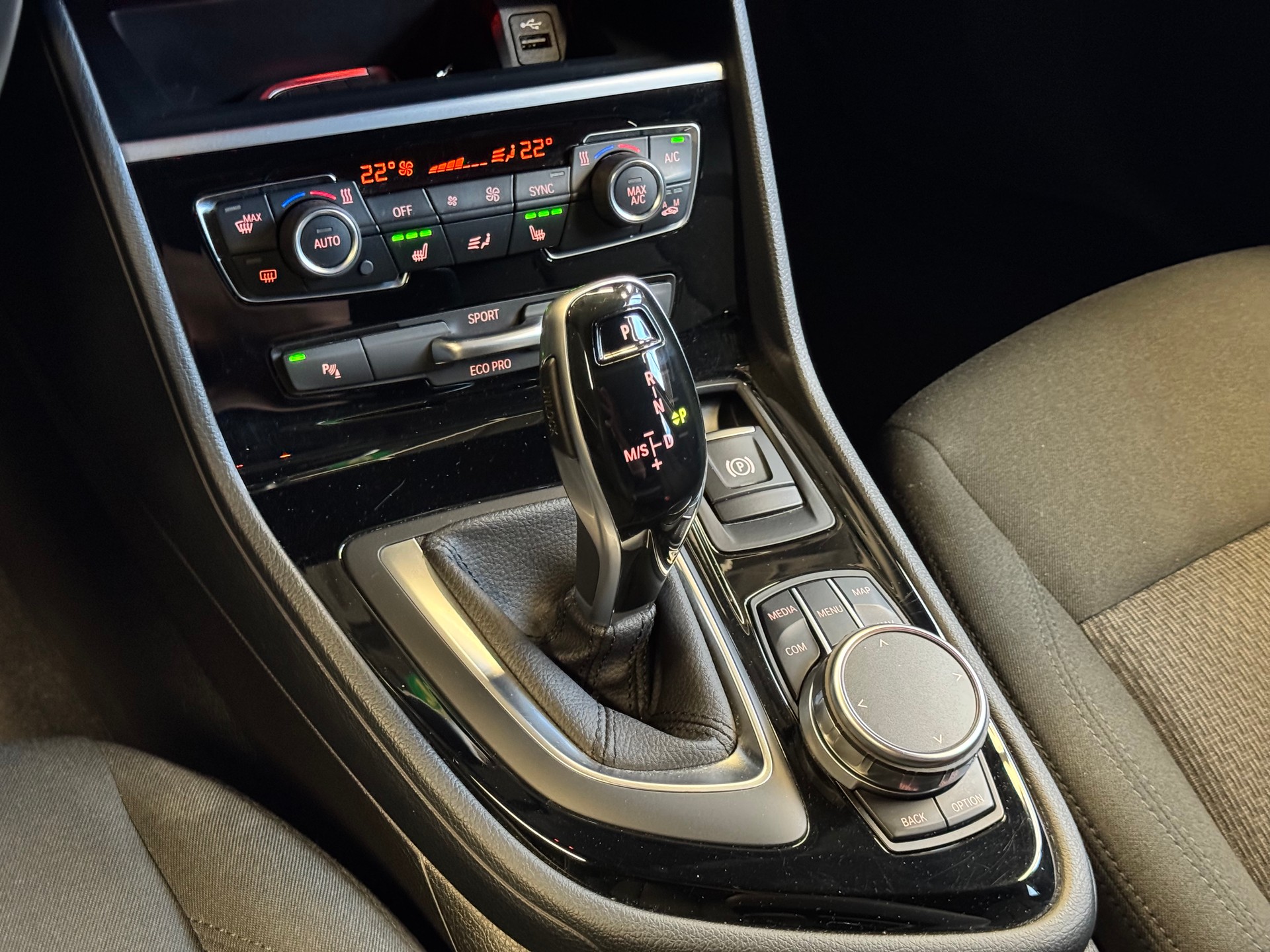 BMW 218i Active Tourer DKG-image-13