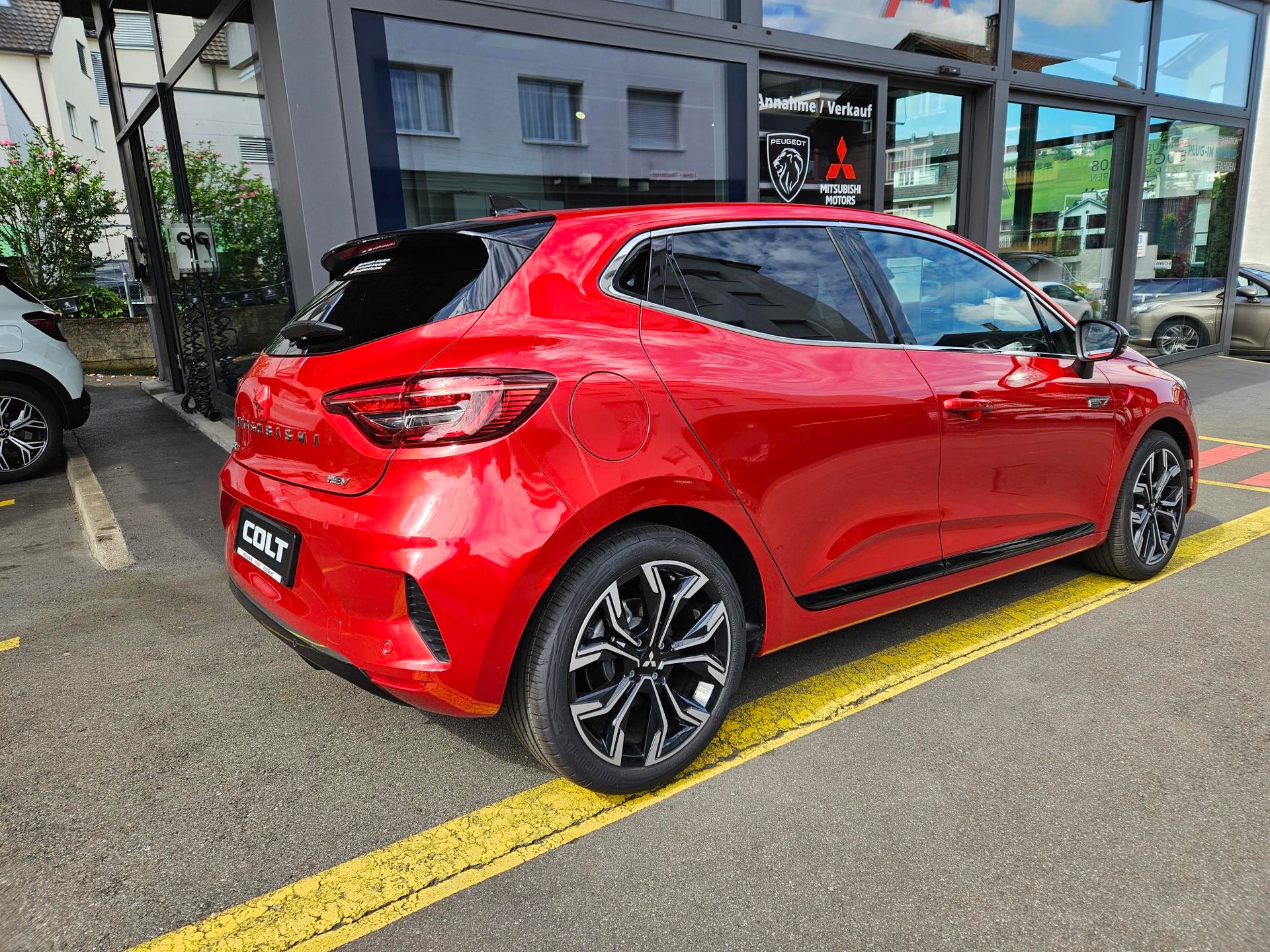 MITSUBISHI Colt 1.6 HEV Intense-showroom-element-3