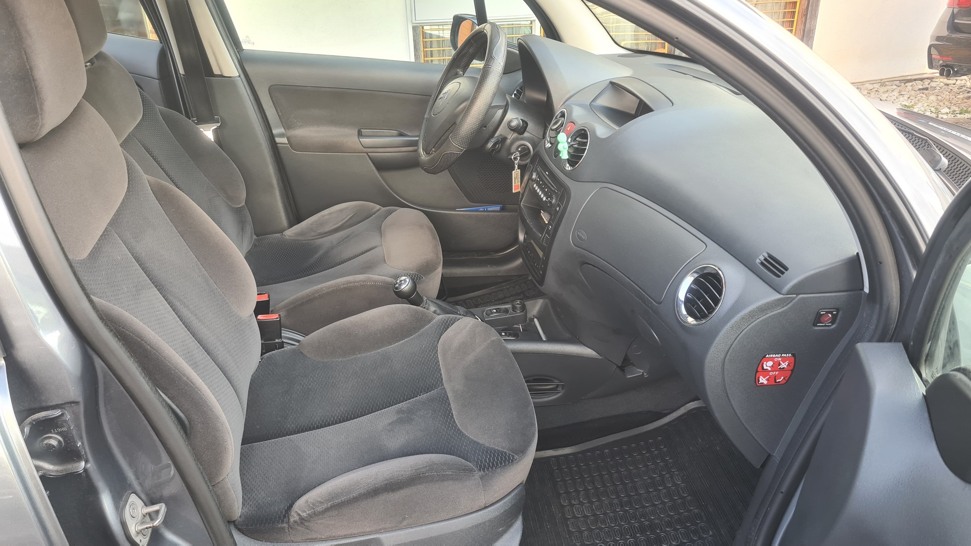 CITROEN C3 1.6 16V HDi Exclusive-image-9