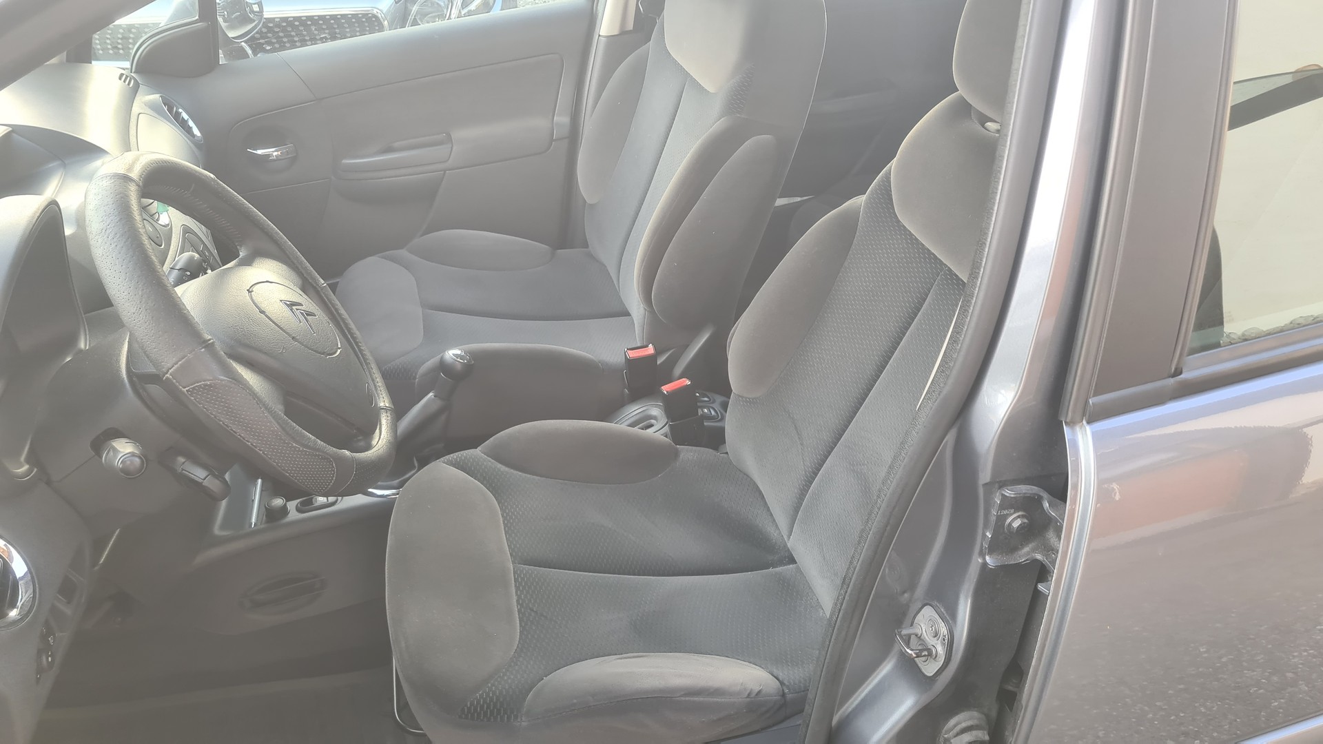 CITROEN C3 1.6 16V HDi Exclusive-image-4