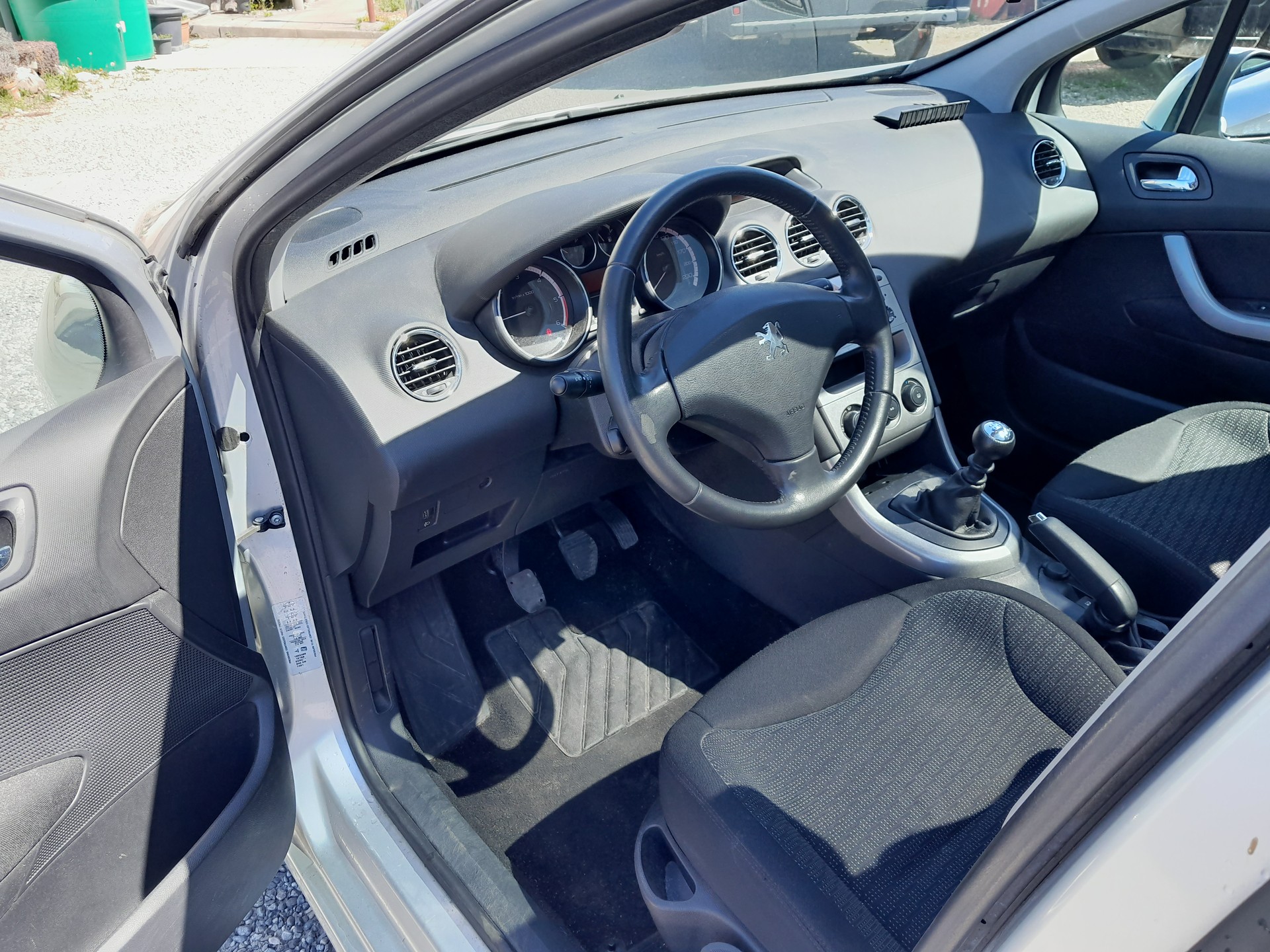 PEUGEOT 308 SW 1.6 HDI Trendy-image-8