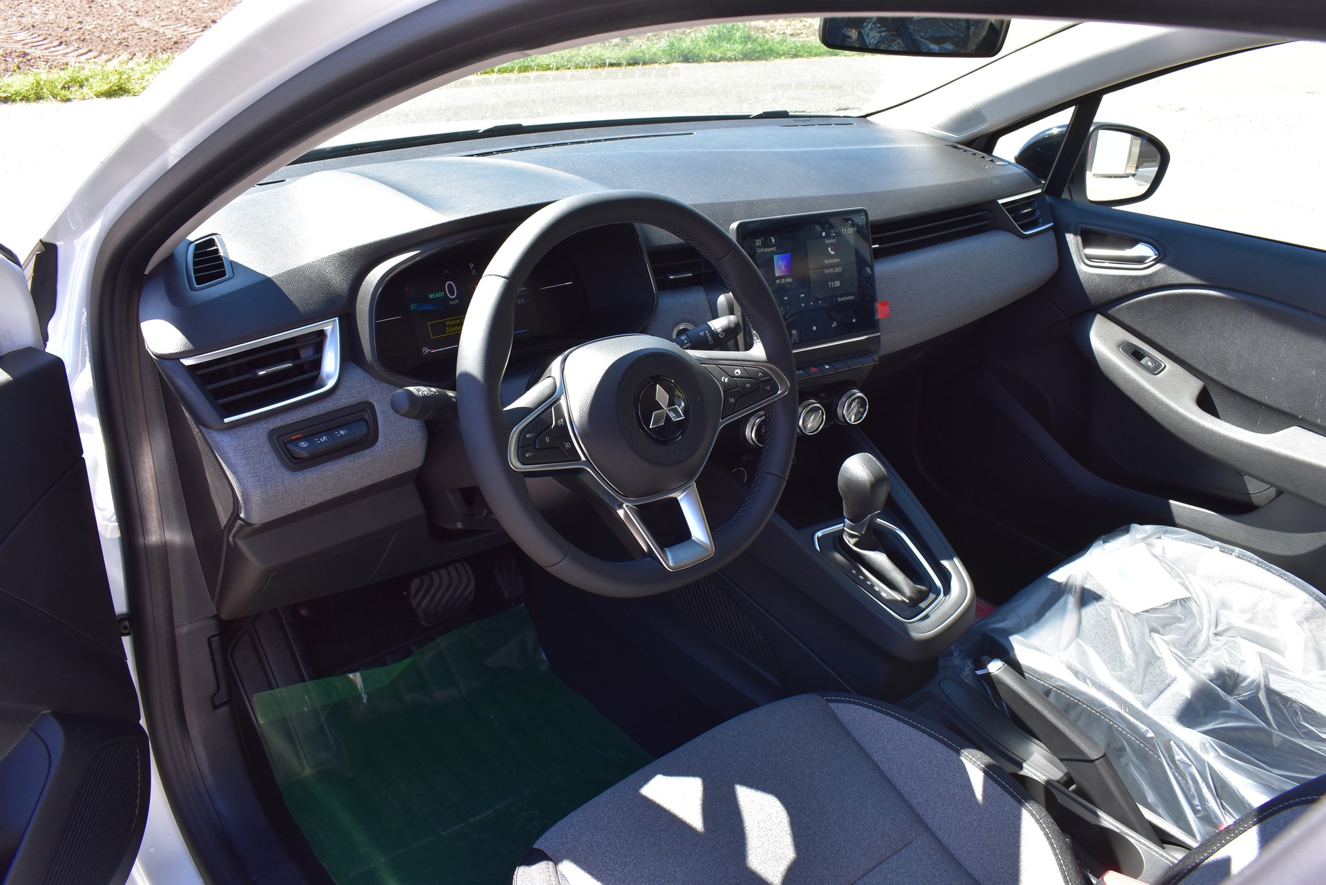 MITSUBISHI COLT 1.6 HEV Intense-image-8