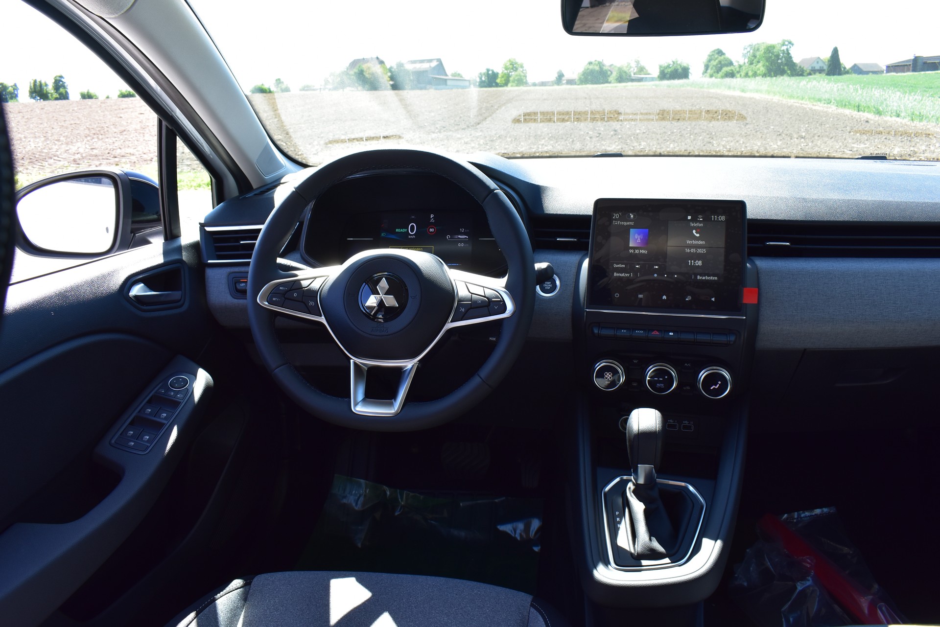 MITSUBISHI COLT 1.6 HEV Intense-image-9