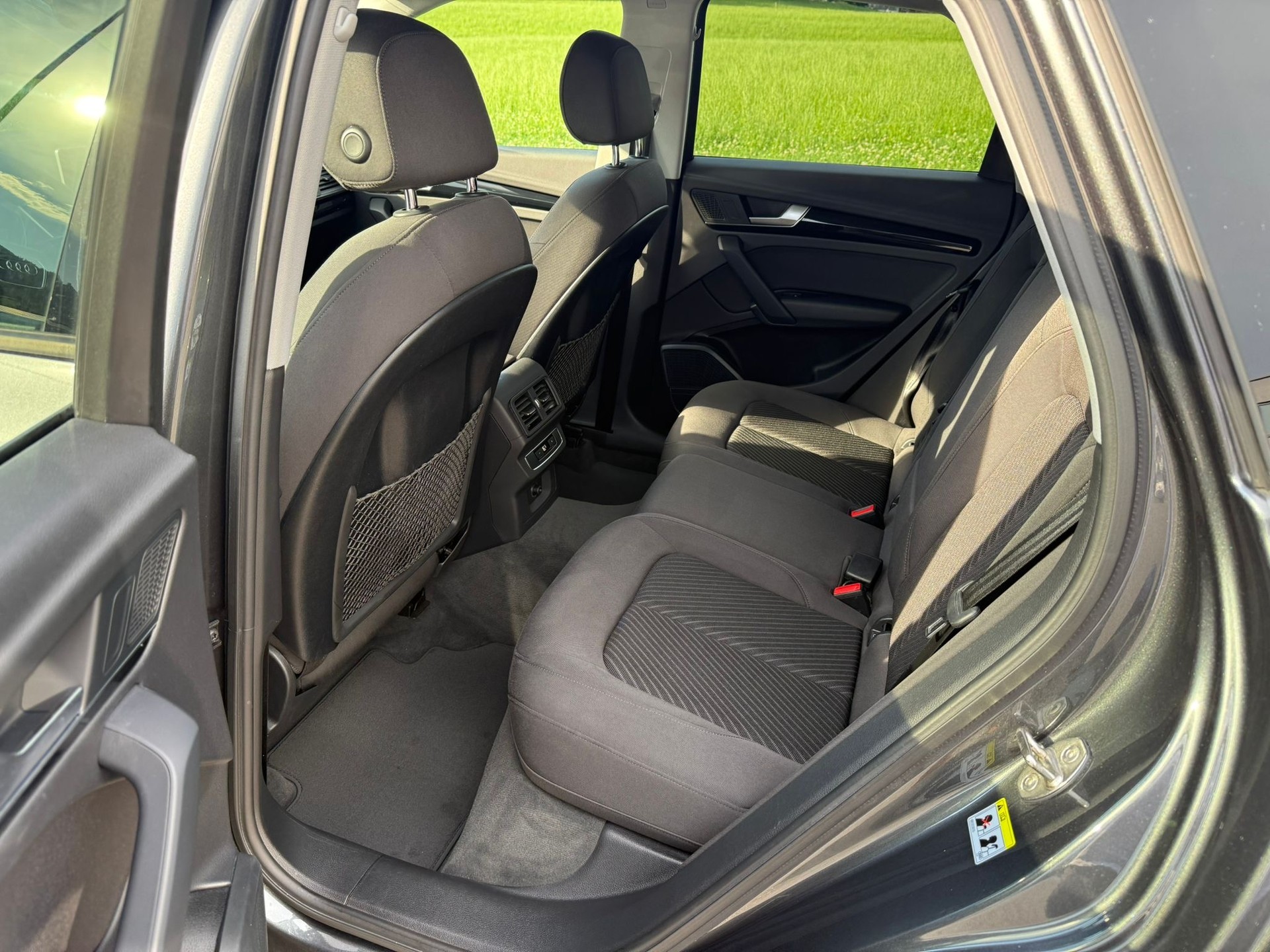 AUDI Q5 40 TDI quattro S-tronic-image-4