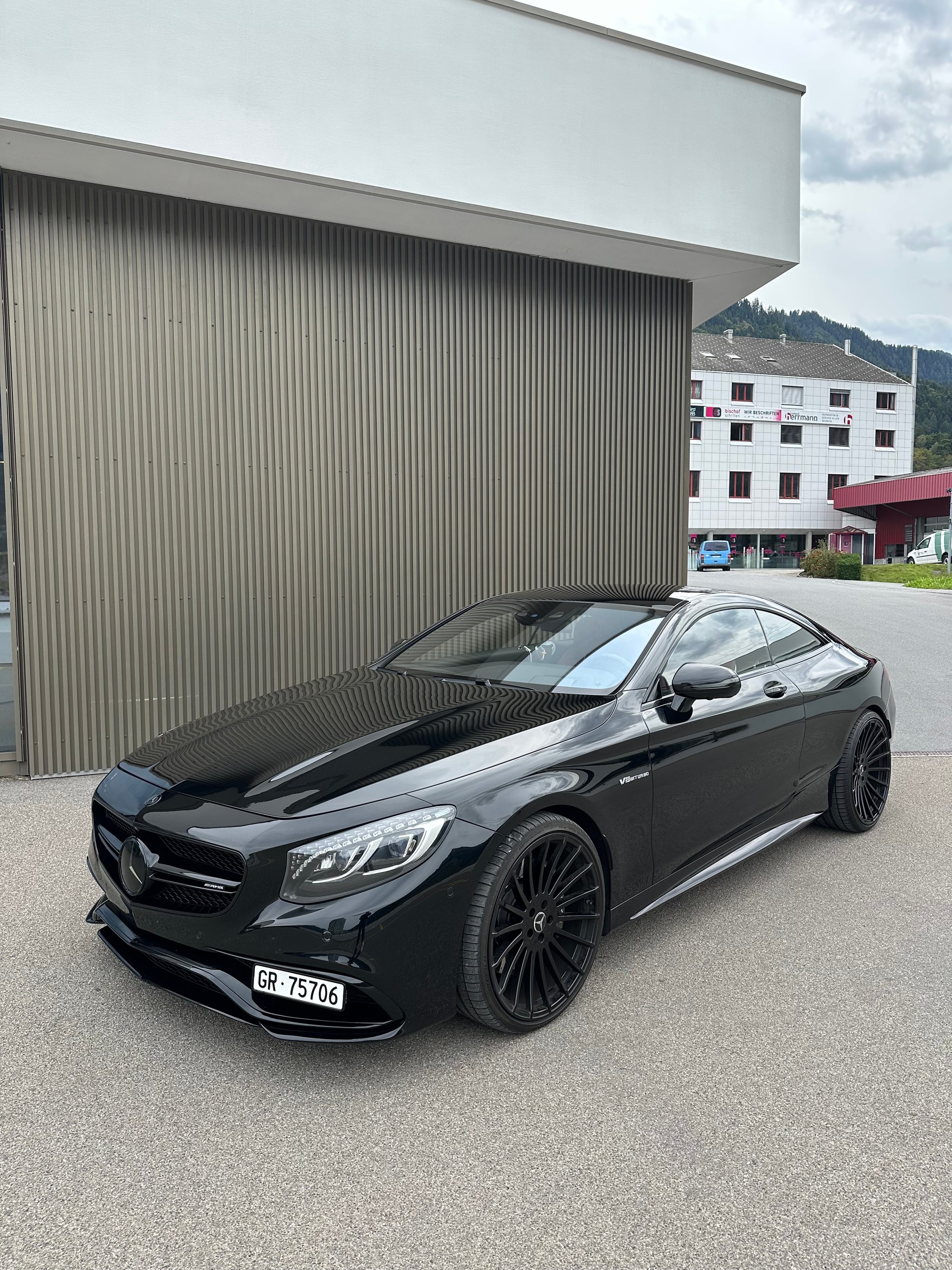 MERCEDES-BENZ S 63 AMG 4Matic Speedshift MCT Edition 1, all black, 22‘ Zoll, Swarovski-Paket-image-0