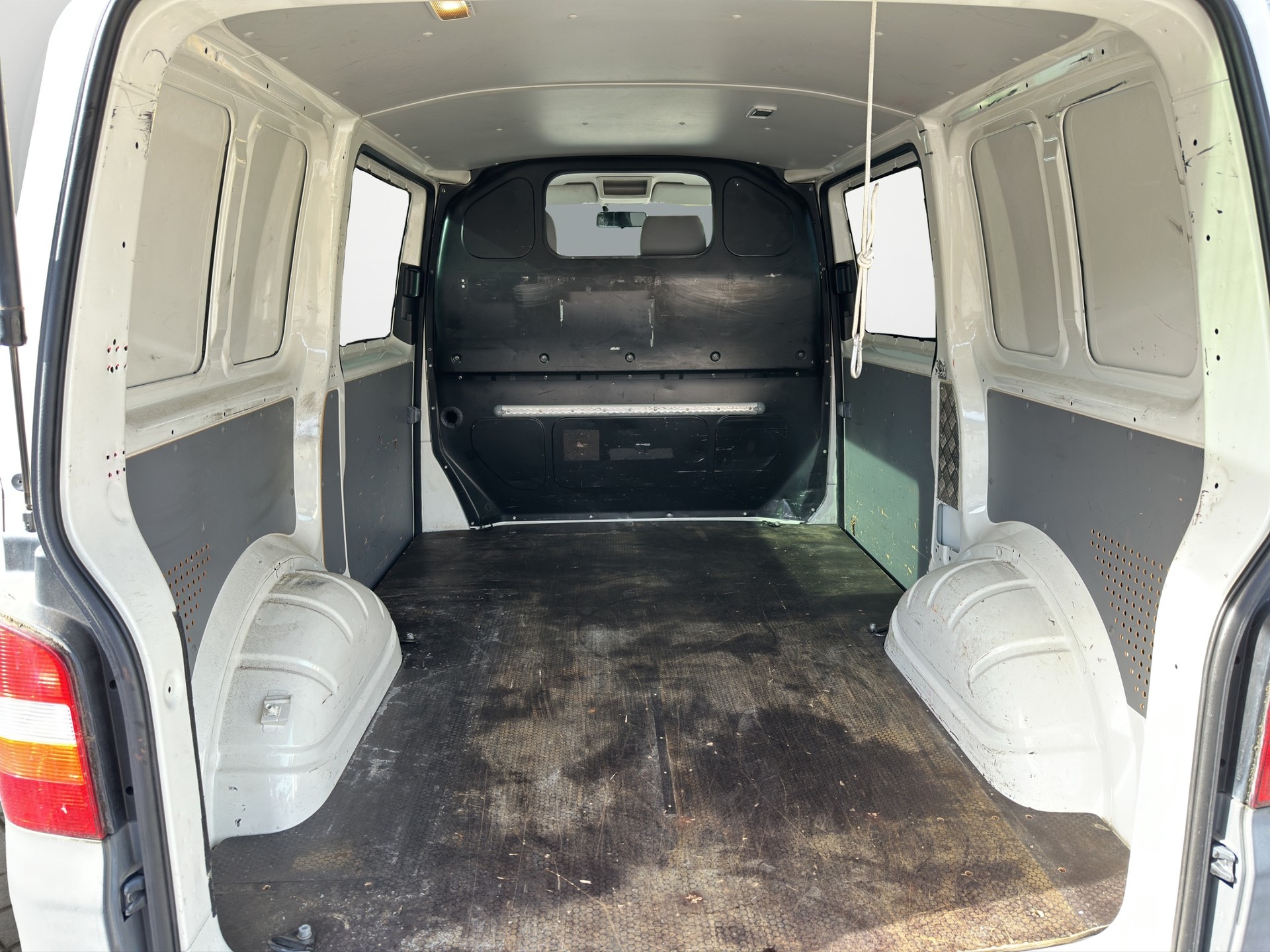 VW T5 2.5 TDI PD 4MOTION-image-16