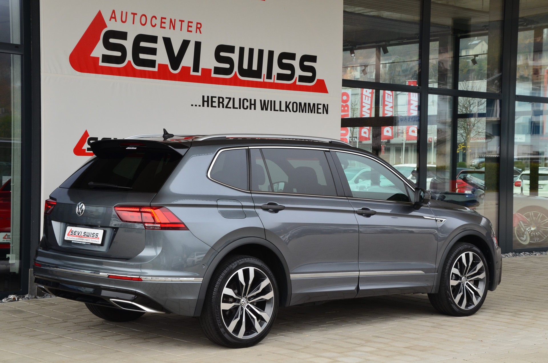 VW Tiguan Allspace 2.0TSI Highline 4Motion DSG*R-Line*Frisch ab MFK,1 Jahr oder 20000km Garantie auf Motor und Getriebe*-image-4