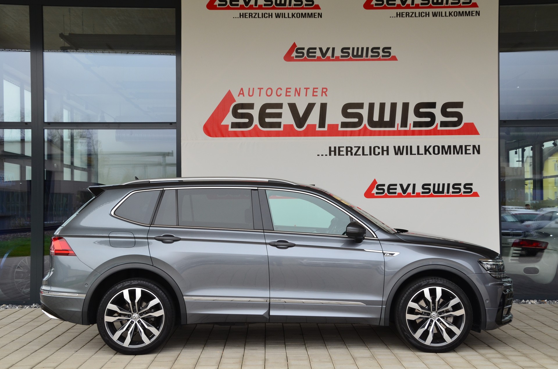 VW Tiguan Allspace 2.0TSI Highline 4Motion DSG*R-Line*Frisch ab MFK,1 Jahr oder 20000km Garantie auf Motor und Getriebe*-image-3