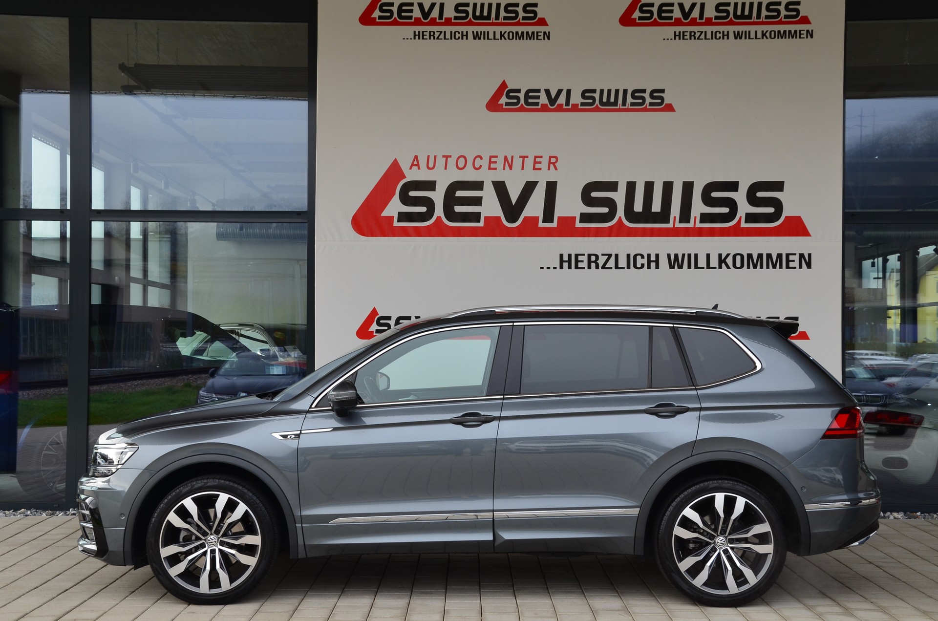 VW Tiguan Allspace 2.0TSI Highline 4Motion DSG*R-Line*Frisch ab MFK,1 Jahr oder 20000km Garantie auf Motor und Getriebe*-image-8