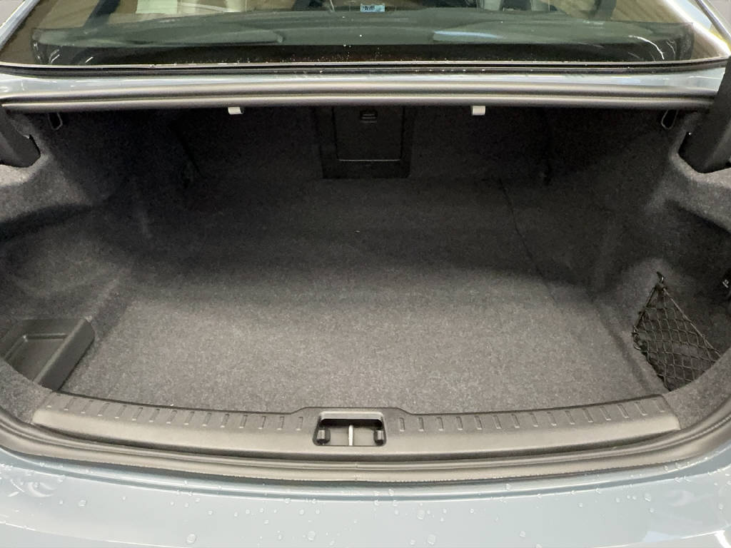 VOLVO S60 2.0 T8 TE Ultimate Dark eAWD-image-14