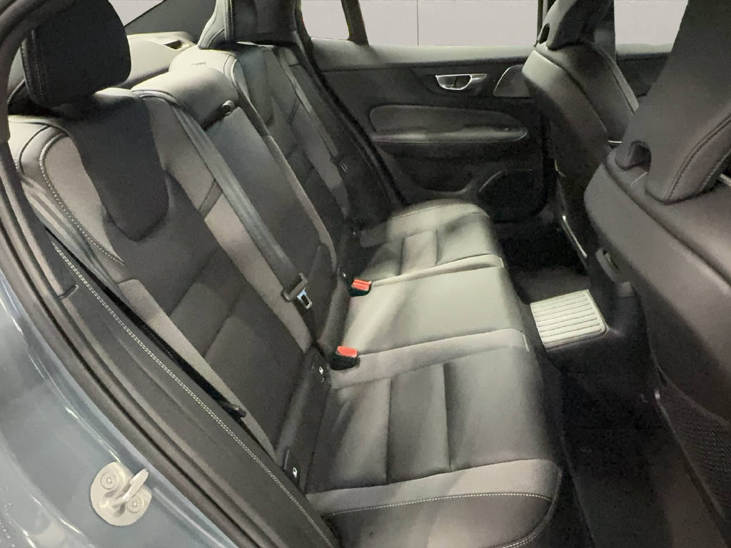 VOLVO S60 2.0 T8 TE Ultimate Dark eAWD-image-10