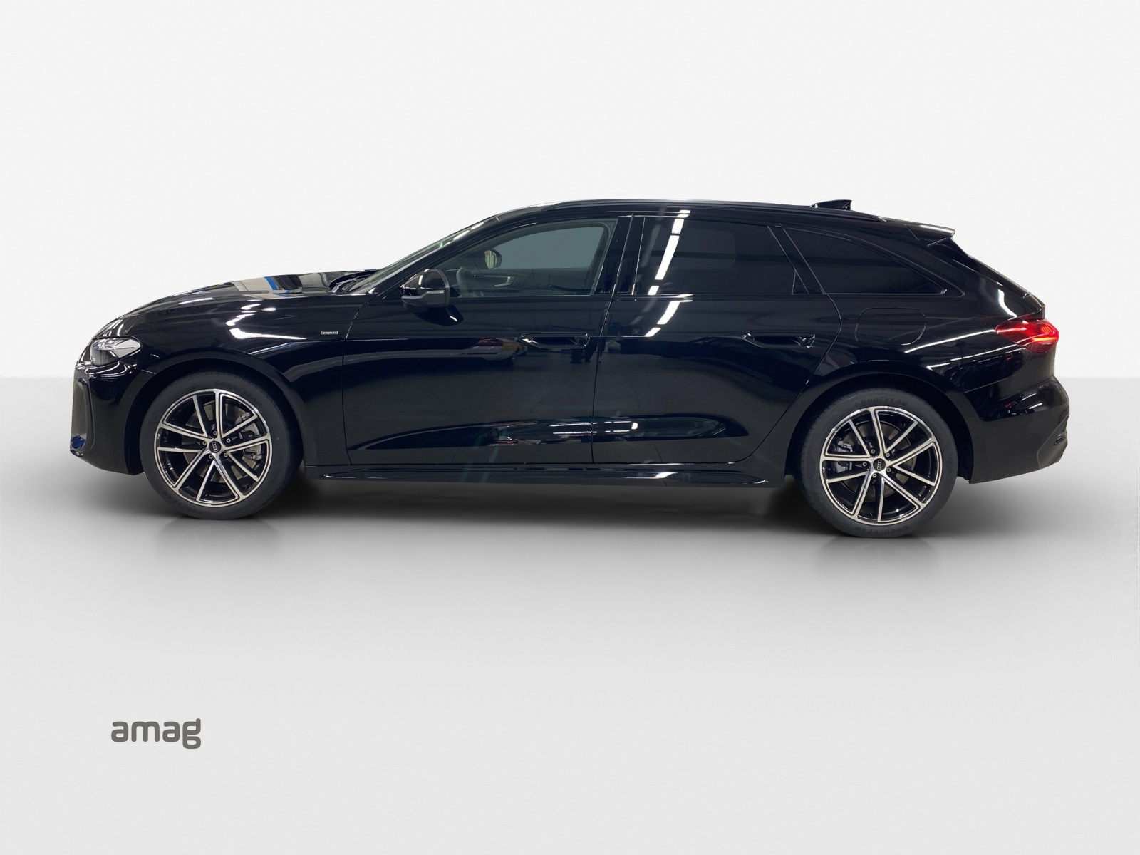 AUDI A5 Avant e-hybrid quattro Attraction 220 kW S tronic-image-1
