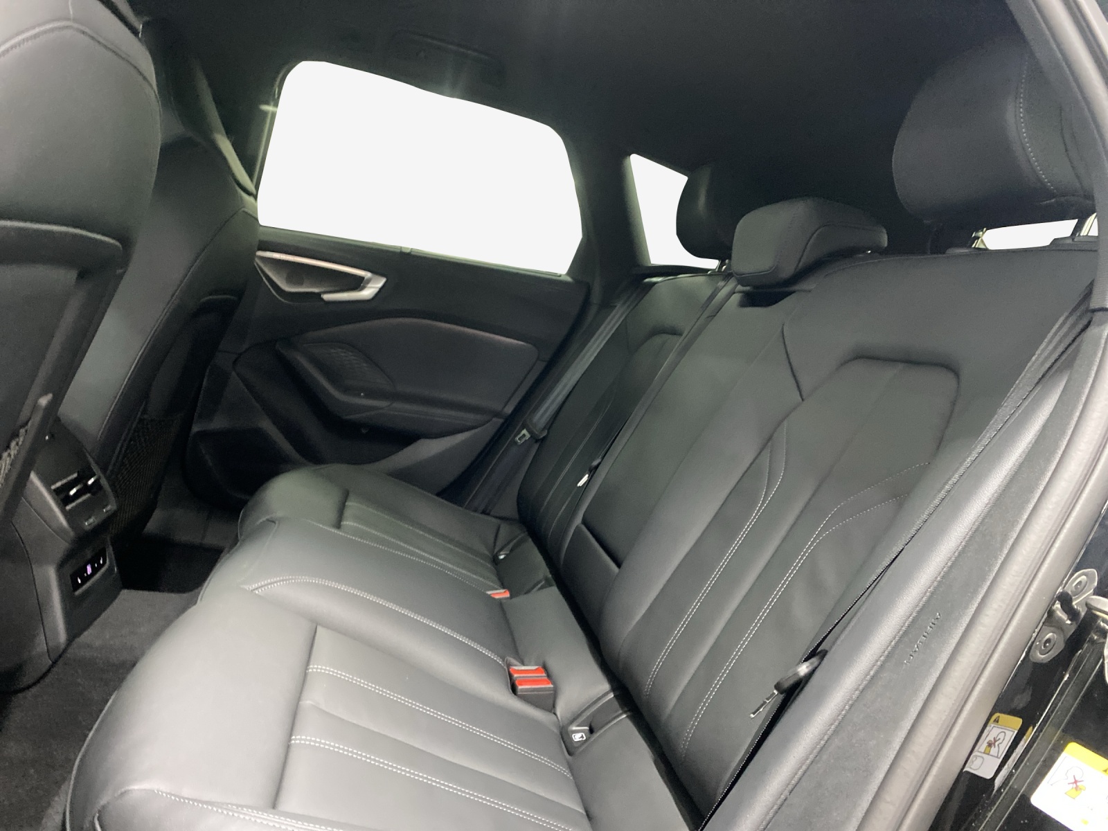 AUDI A5 Avant e-hybrid quattro Attraction 220 kW S tronic-image-11