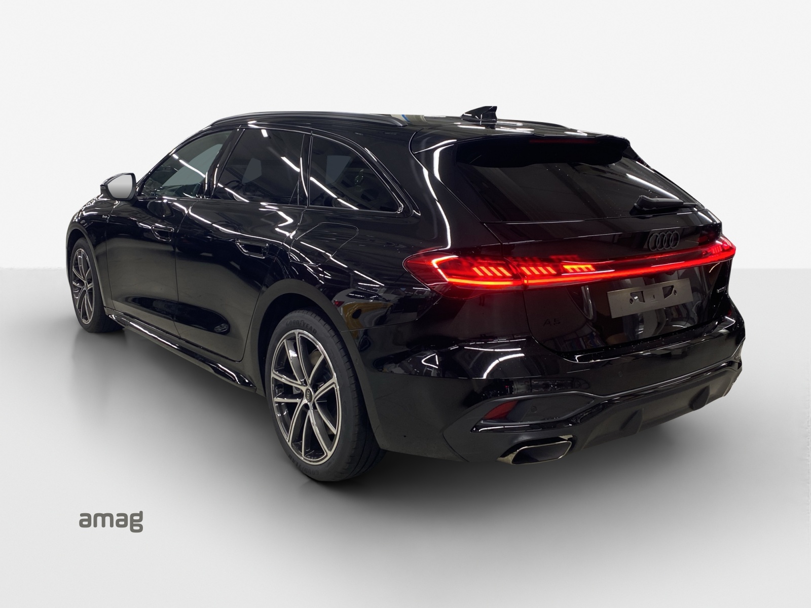 AUDI A5 Avant e-hybrid quattro Attraction 220 kW S tronic-image-2