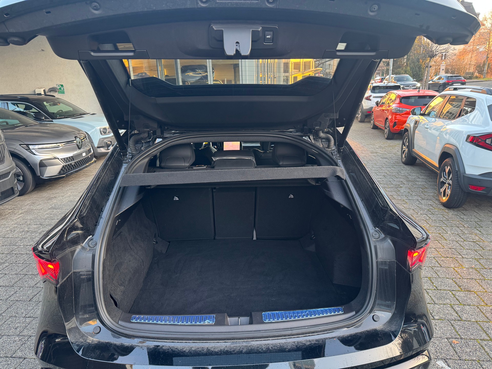 RENAULT Rafale 1.2 E-Tech Plug-in Hybrid 300 4x4 Atelier Alpine-image-11