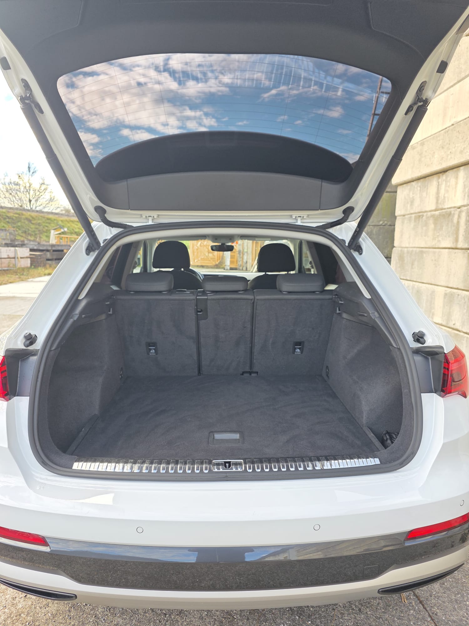 AUDI Q3 35 TDI advanced quattro S-tronic-image-8