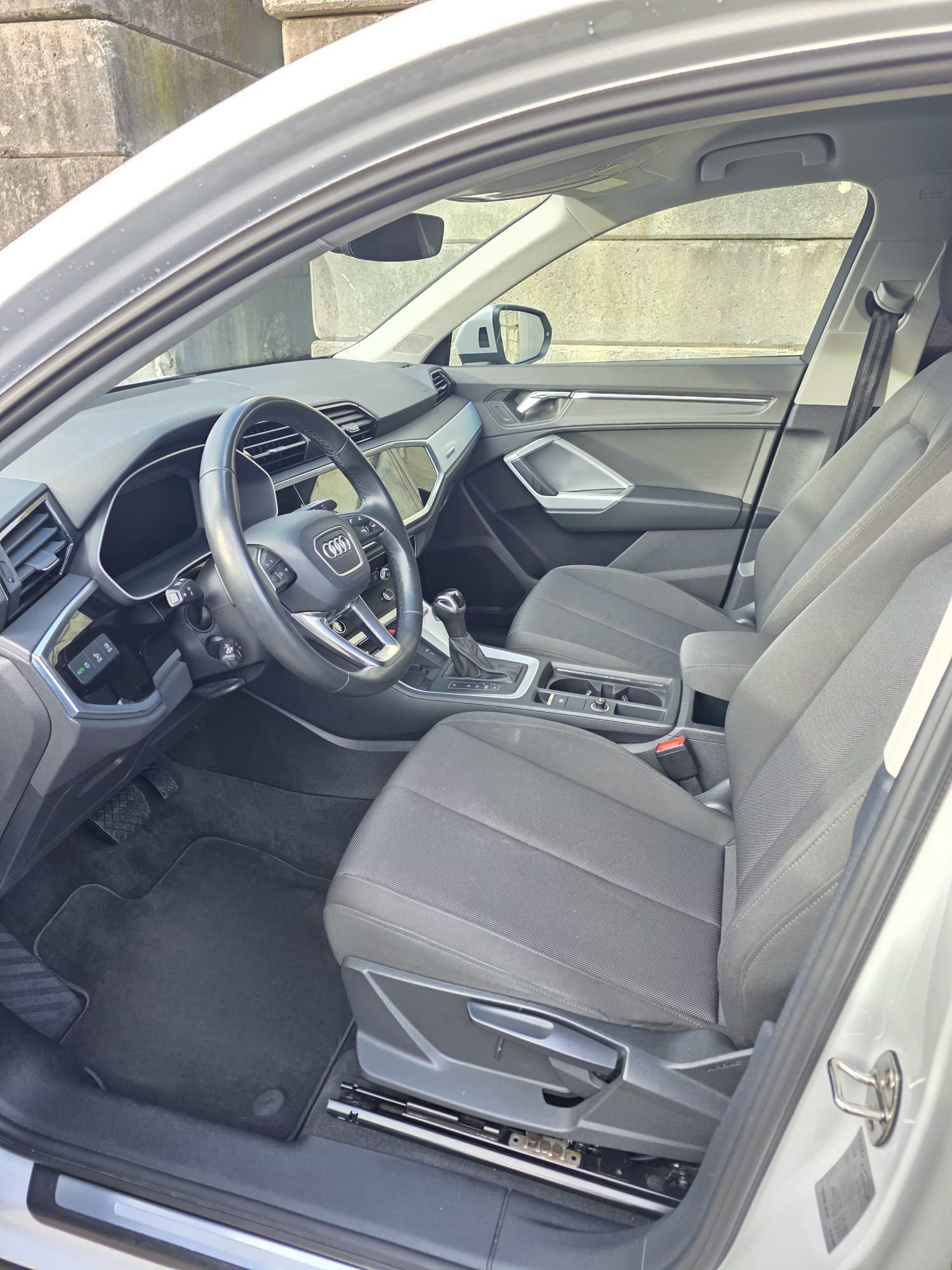 AUDI Q3 35 TDI advanced quattro S-tronic-image-6