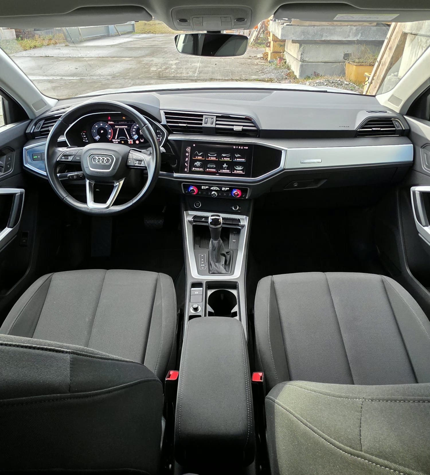 AUDI Q3 35 TDI advanced quattro S-tronic-image-10