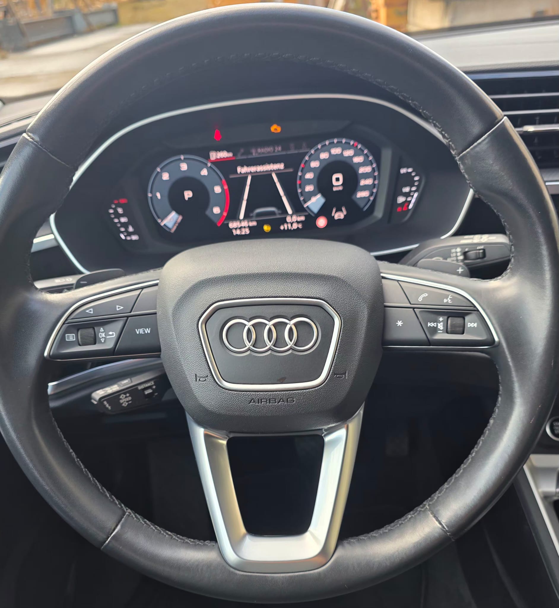 AUDI Q3 35 TDI advanced quattro S-tronic-image-12