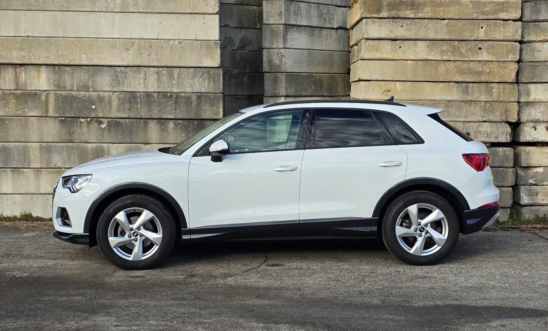 AUDI Q3 35 TDI advanced quattro S-tronic-image-1