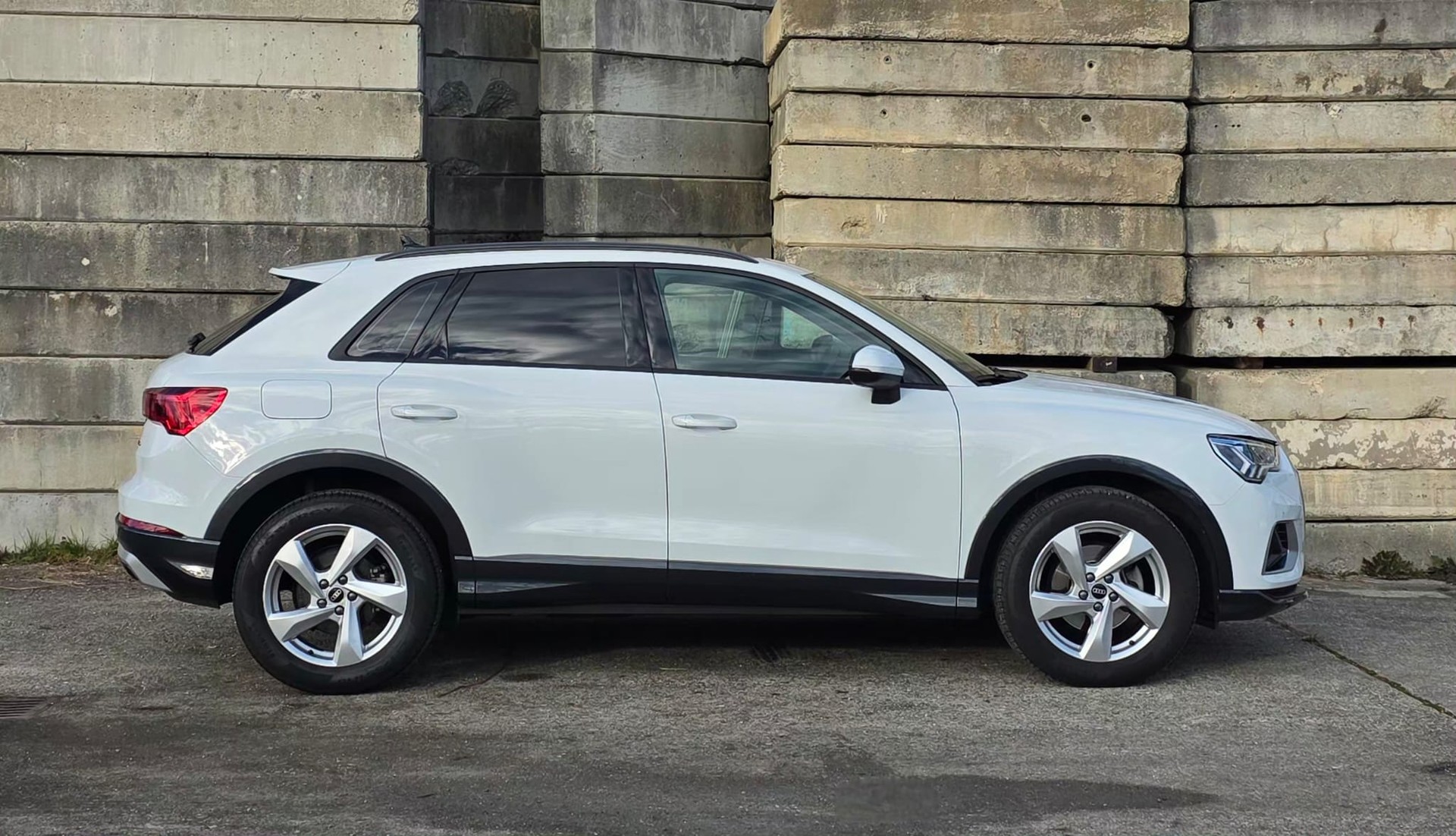 AUDI Q3 35 TDI advanced quattro S-tronic-image-4