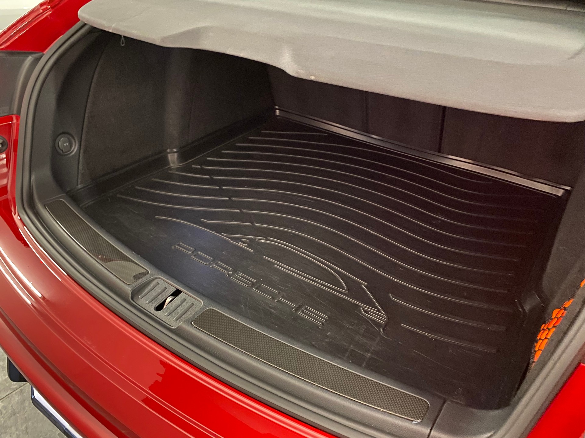 PORSCHE Macan GTS PDK Carbon-image-9