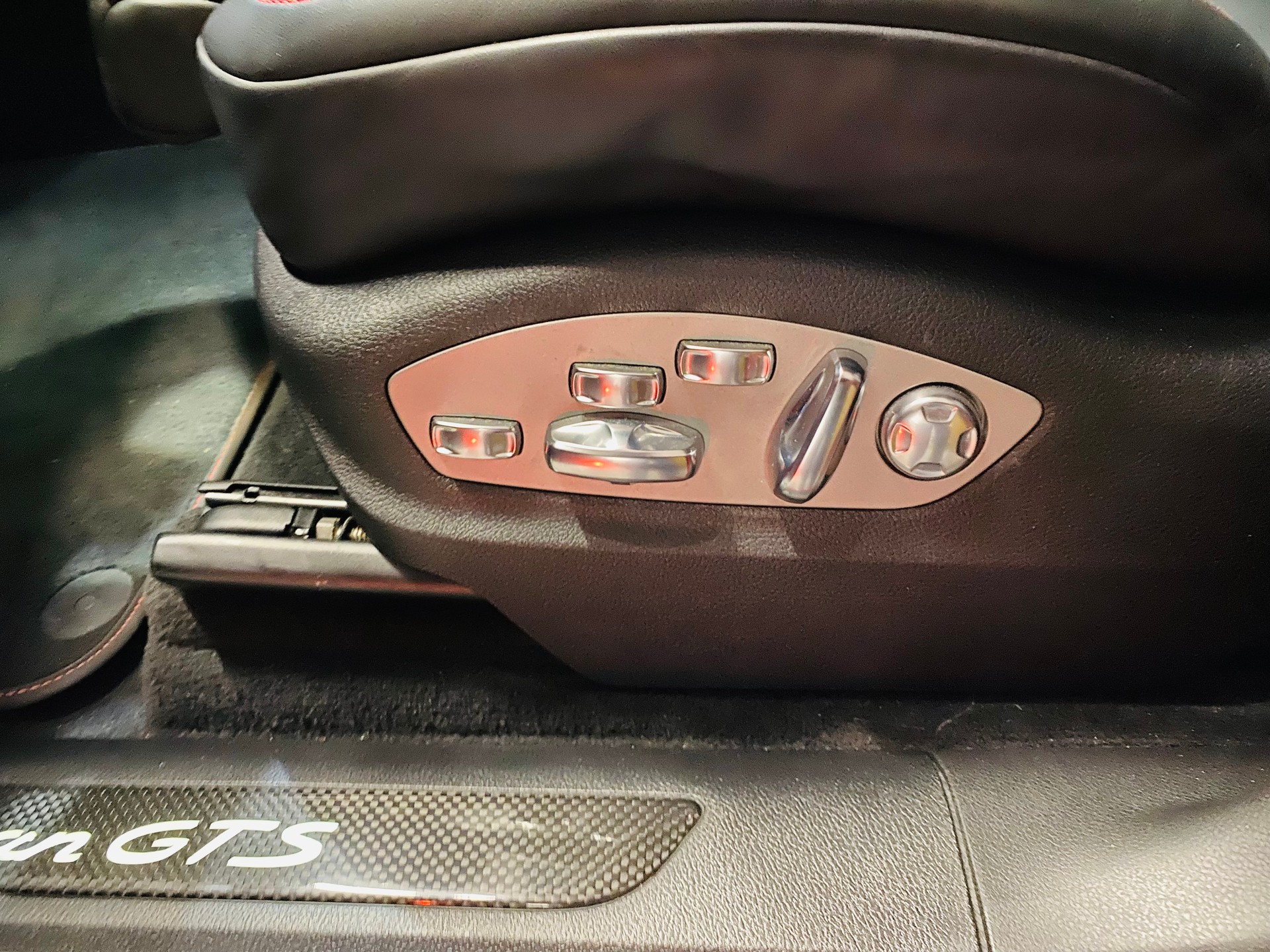 PORSCHE Macan GTS PDK Carbon-image-7
