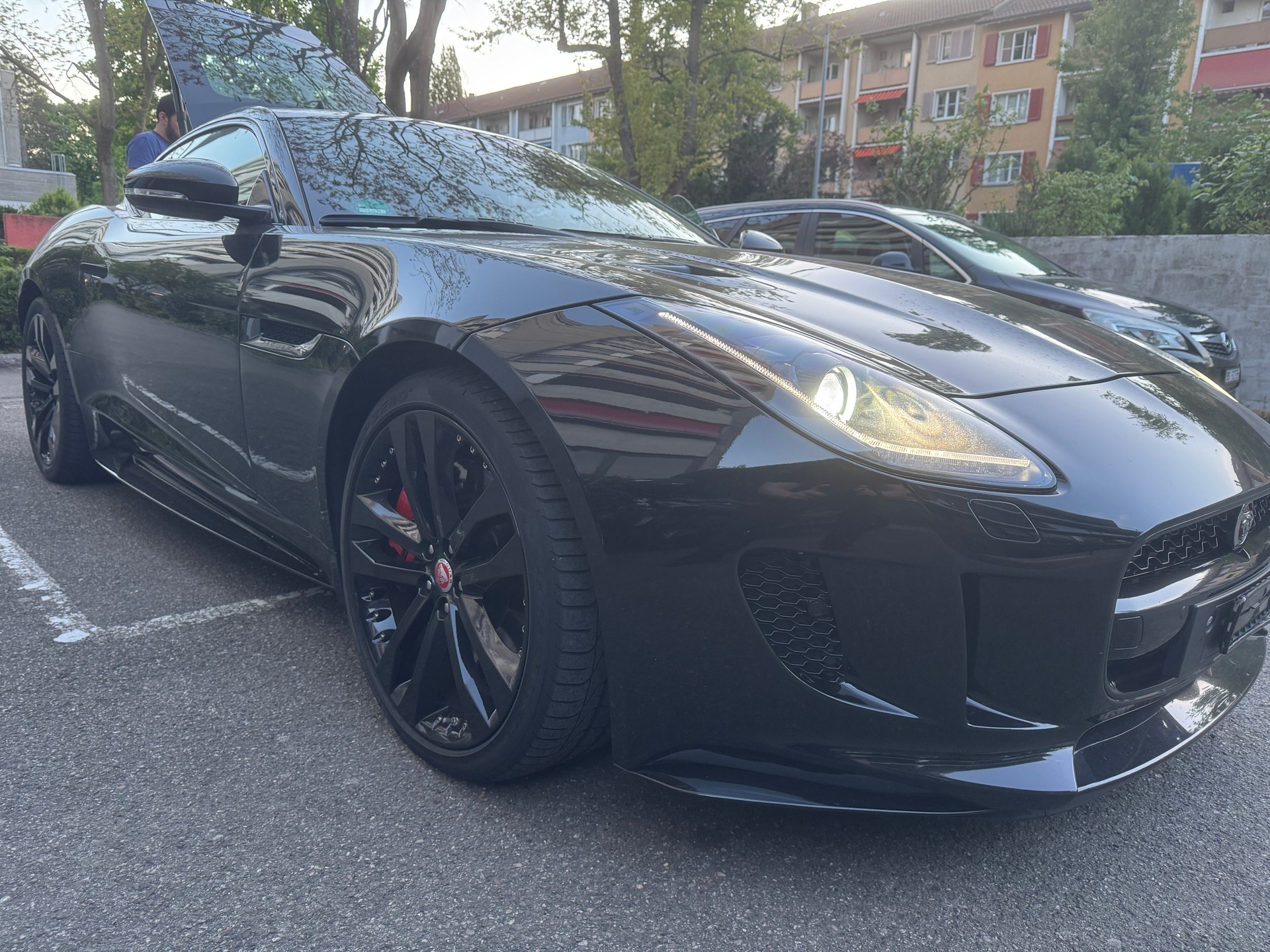 JAGUAR F-Type Coupé R 5.0 V8 S/C AWD-image-3