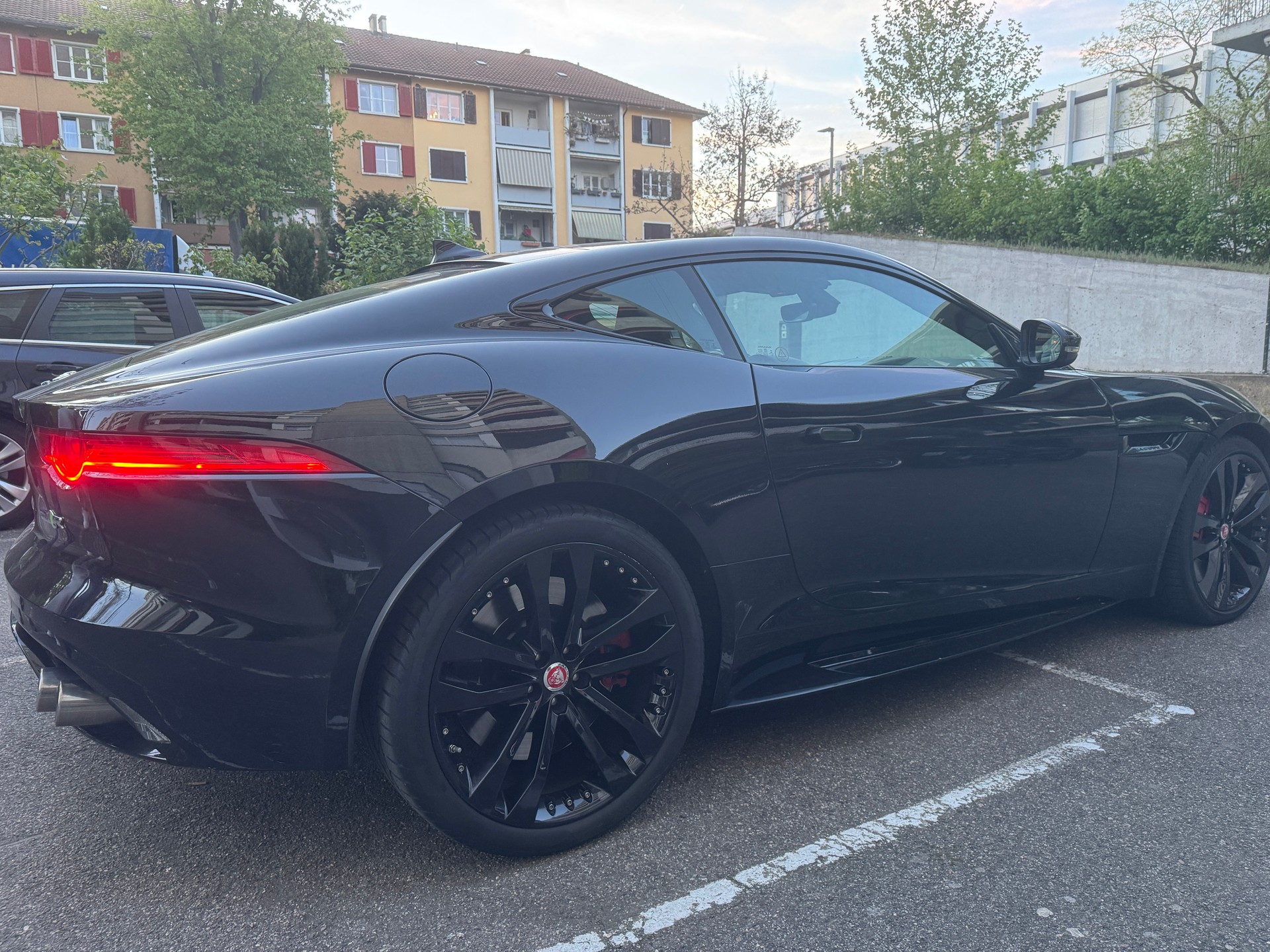JAGUAR F-Type Coupé R 5.0 V8 S/C AWD-image-1