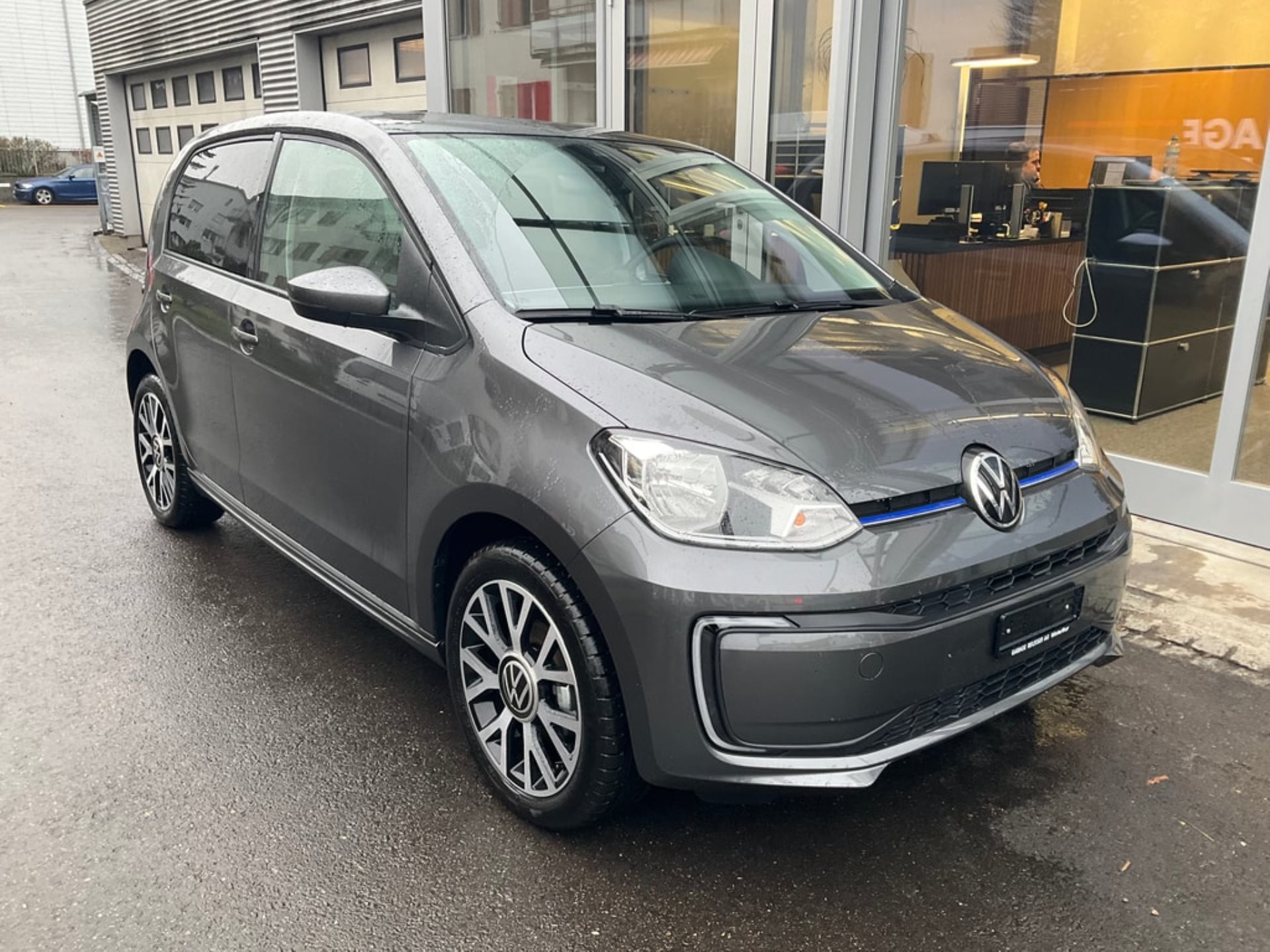 VW e-up! EDITION *** NEUWAGEN ZUM UNSCHLAGBAREN PREIS ***-showroom-element-2