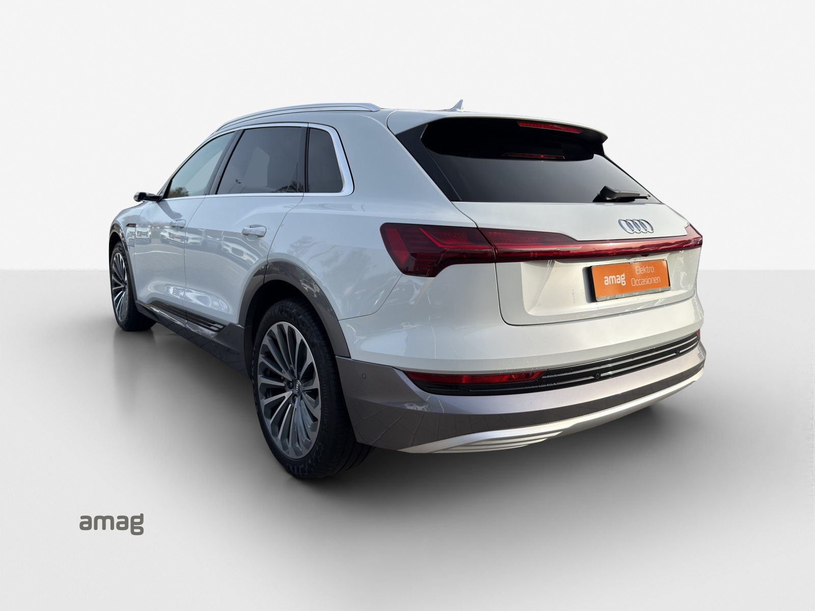 AUDI e-tron 55 Advanced quattro-image-2