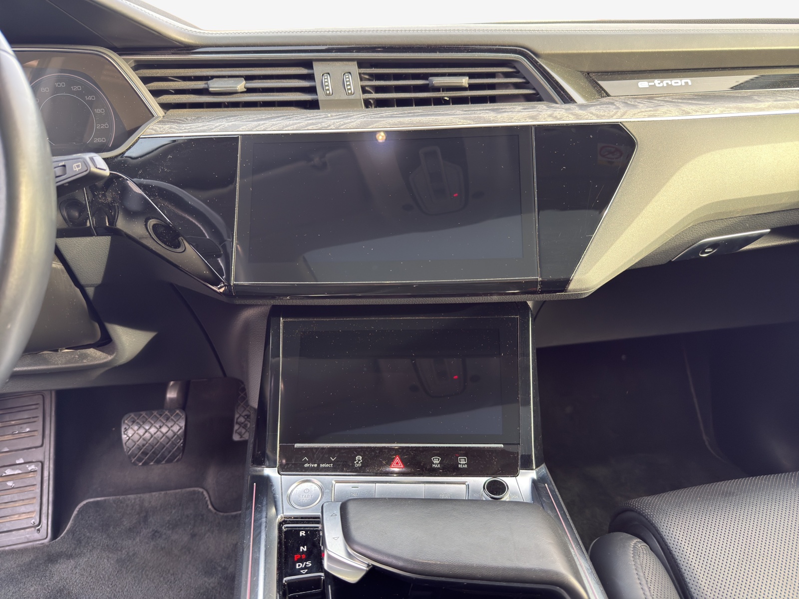 AUDI e-tron 55 Advanced quattro-image-11