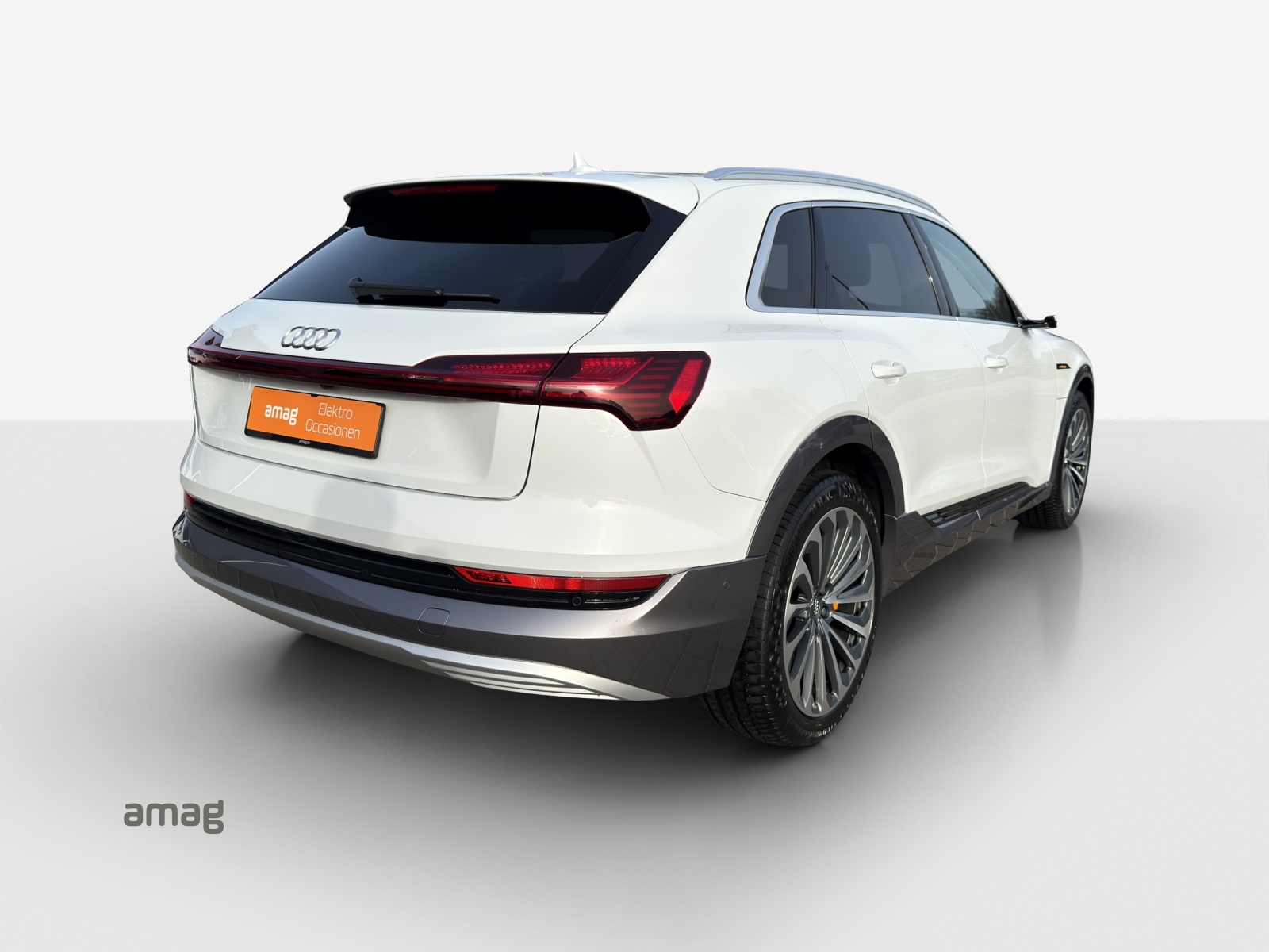 AUDI e-tron 55 Advanced quattro-image-5