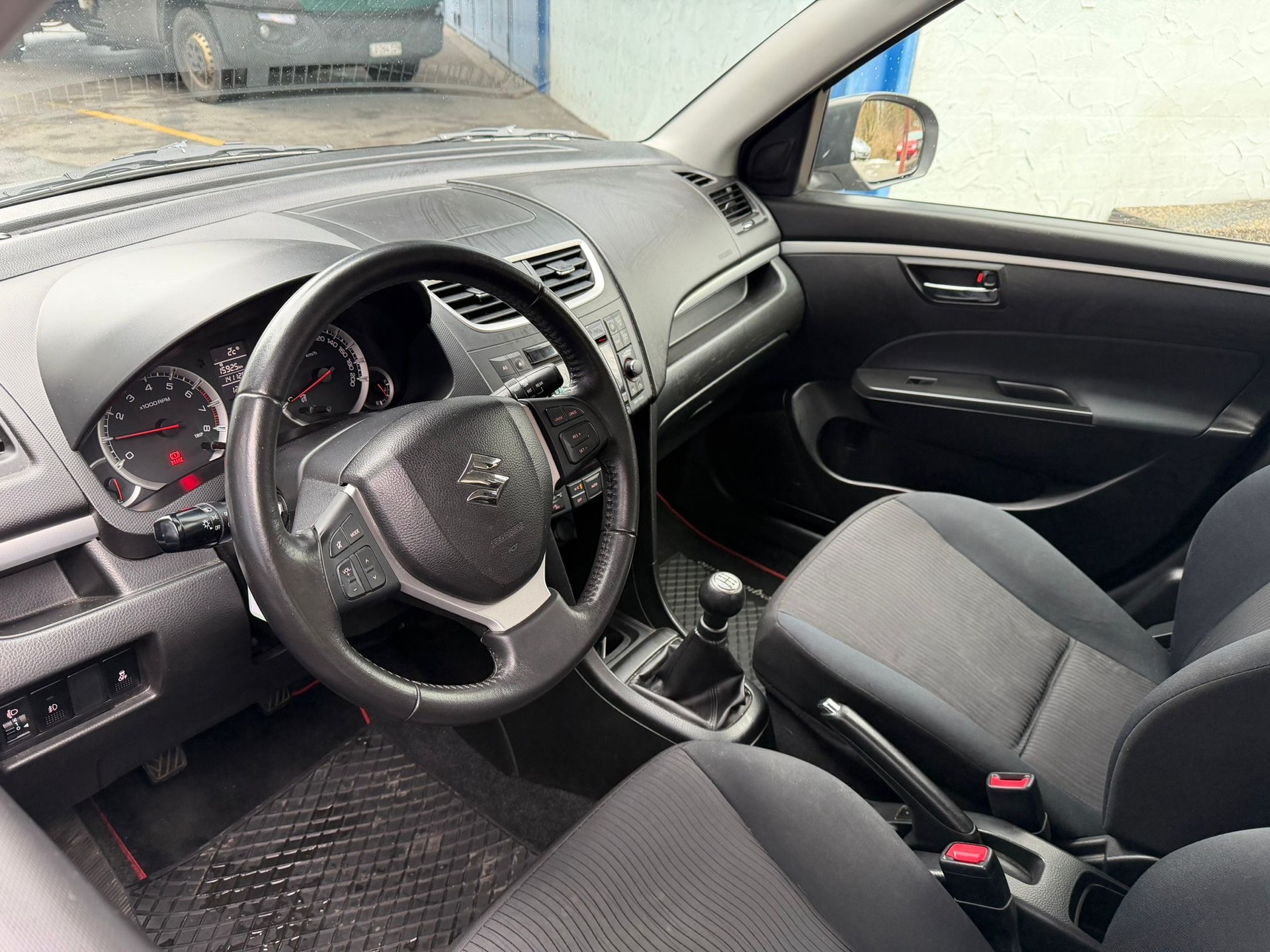 SUZUKI Swift 1.2i 16V GL Sergio Cellano 4x4-image-7