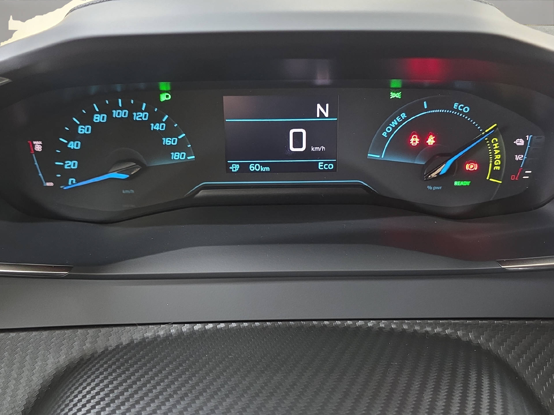 PEUGEOT E-208 136 Style-image-7