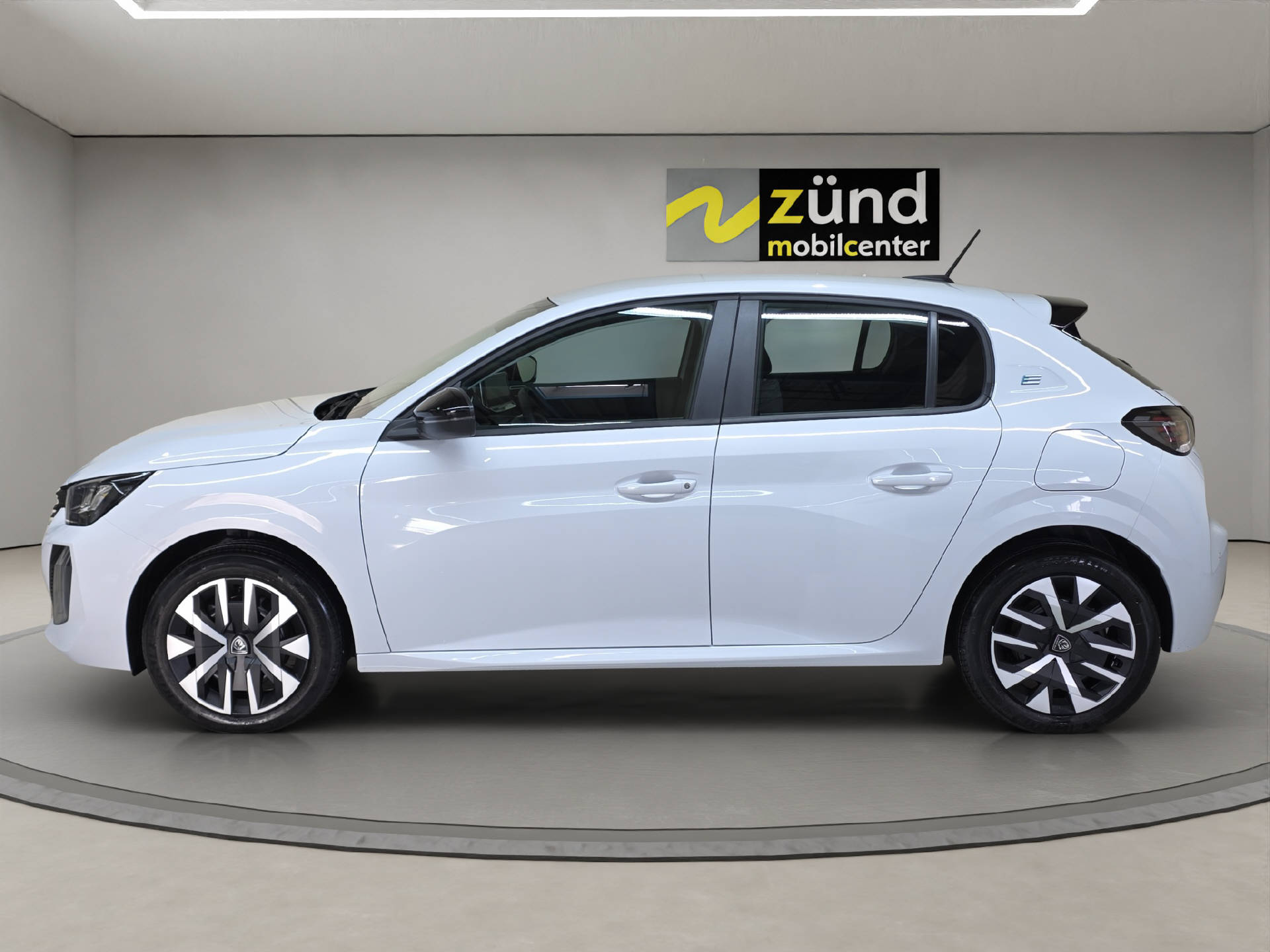 PEUGEOT E-208 136 Style-image-1
