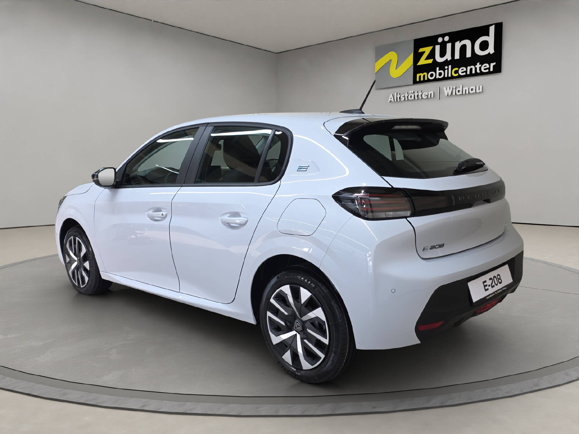 PEUGEOT E-208 136 Style-image-2
