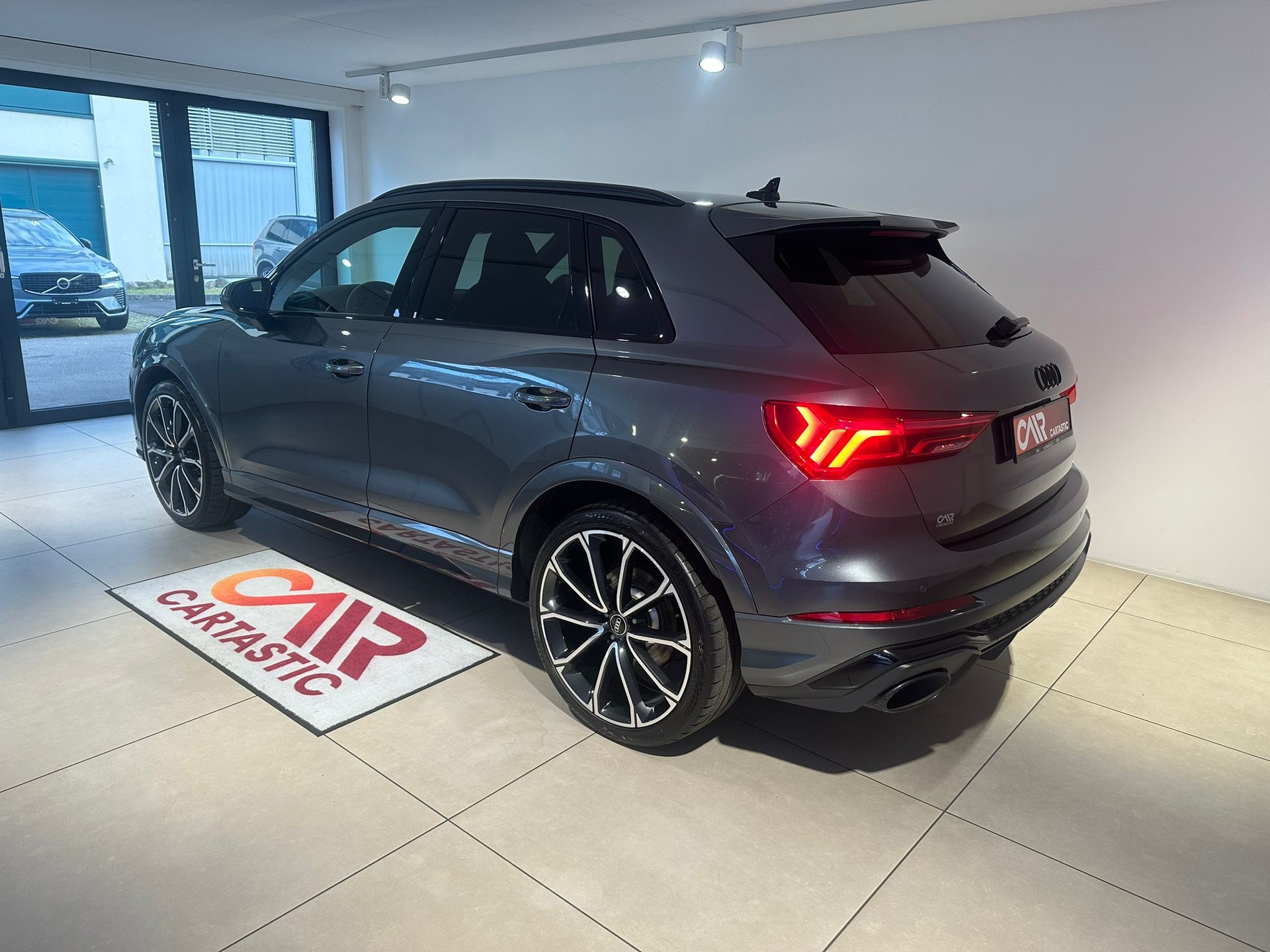 AUDI RS Q3 2.5 TFSI quattro-image-2