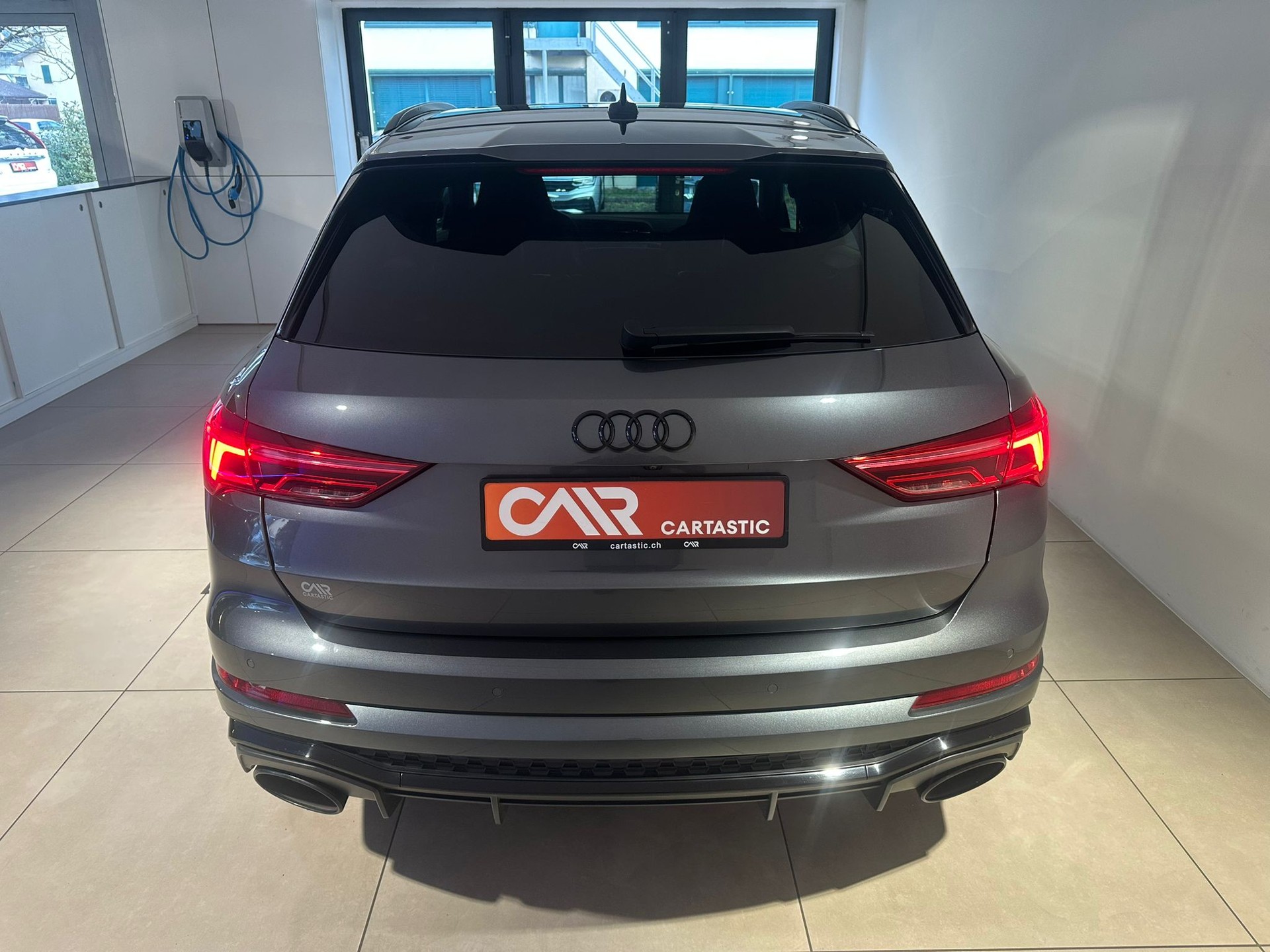 AUDI RS Q3 2.5 TFSI quattro-image-3