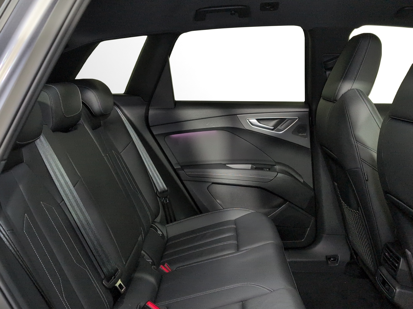 AUDI Q4 e-tron 45 quattro-image-12