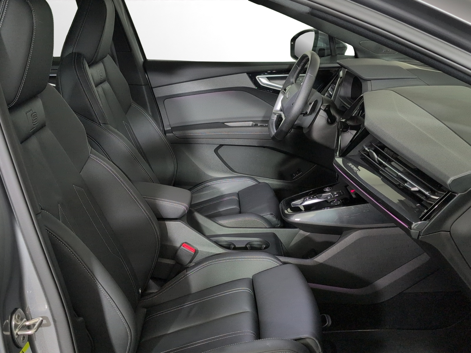 AUDI Q4 e-tron 45 quattro-image-7