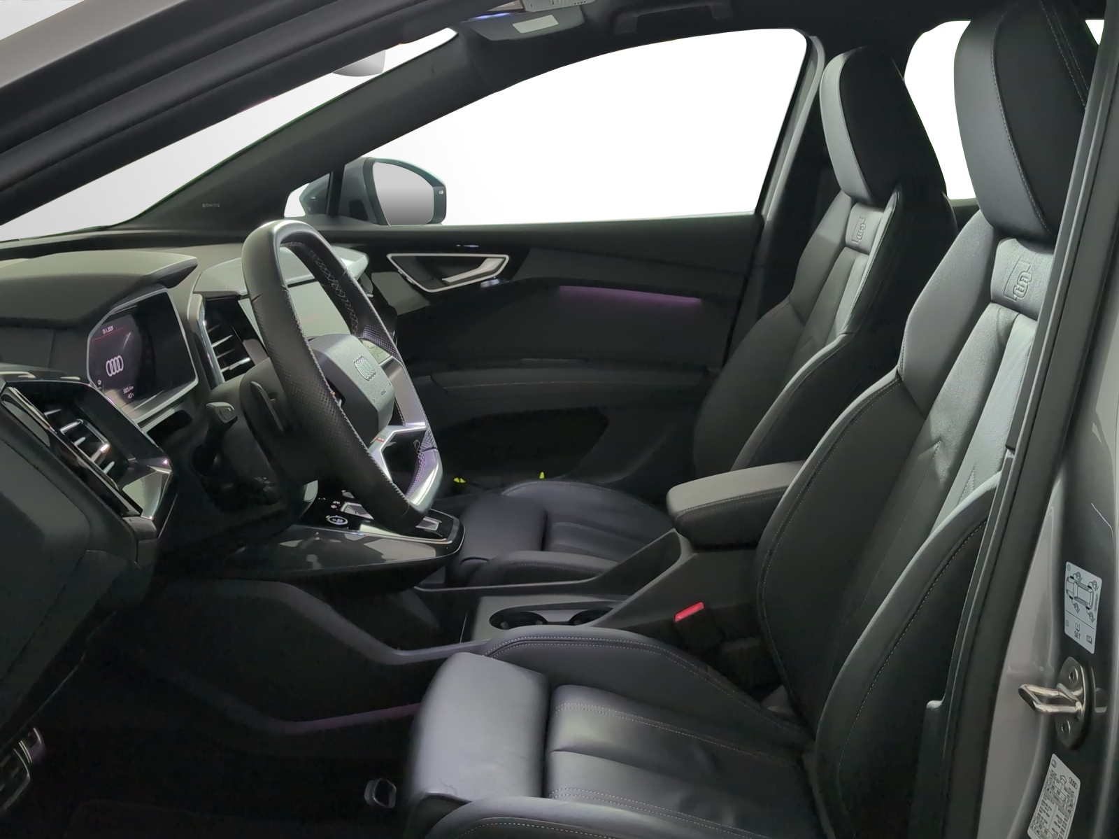 AUDI Q4 e-tron 45 quattro-image-6