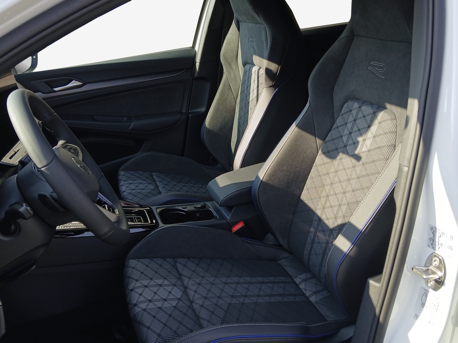 VW Golf 1.5 e TSI mHEV R-Line DSG-image-7