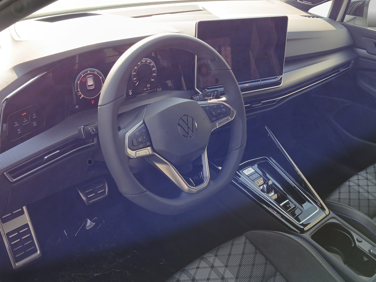 VW Golf 1.5 e TSI mHEV R-Line DSG-image-14