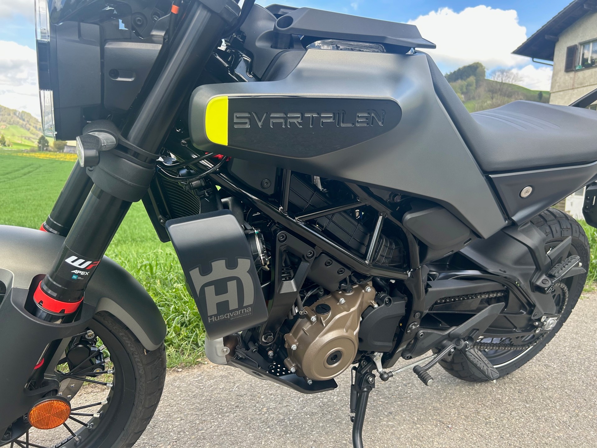 HUSQVARNA Svartpilen 125-image-3