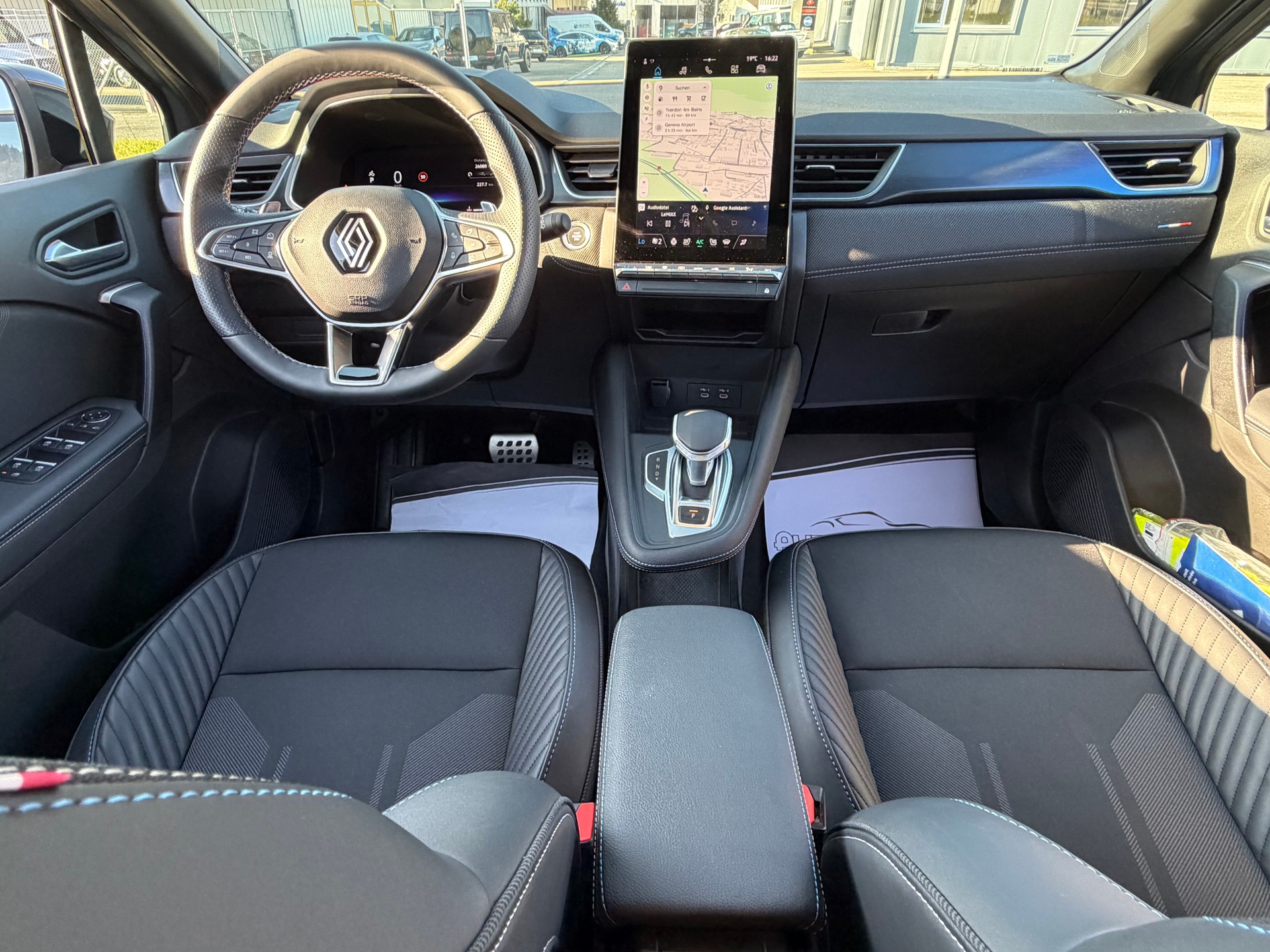RENAULT CAPTUR "ALPINE" 1.3 TCE ESPRIT" ALPINE" CH WAGEN MIT RENAULT VOLLGARANTIE. NETTO 25`500.--showroom-element-3