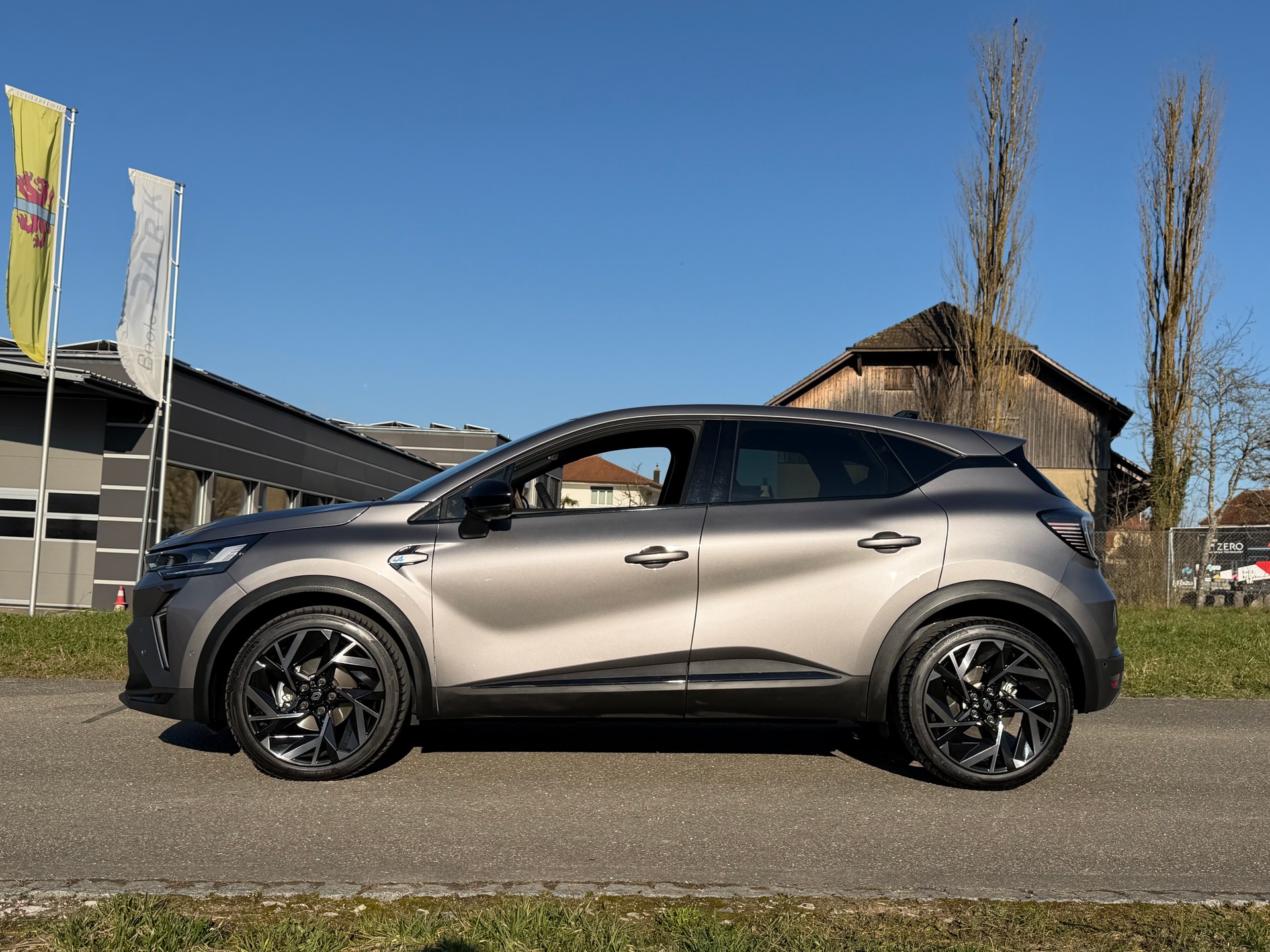 RENAULT CAPTUR "ALPINE" 1.3 TCE ESPRIT" ALPINE" CH WAGEN MIT RENAULT VOLLGARANTIE. NETTO 25`500.--showroom-element-2